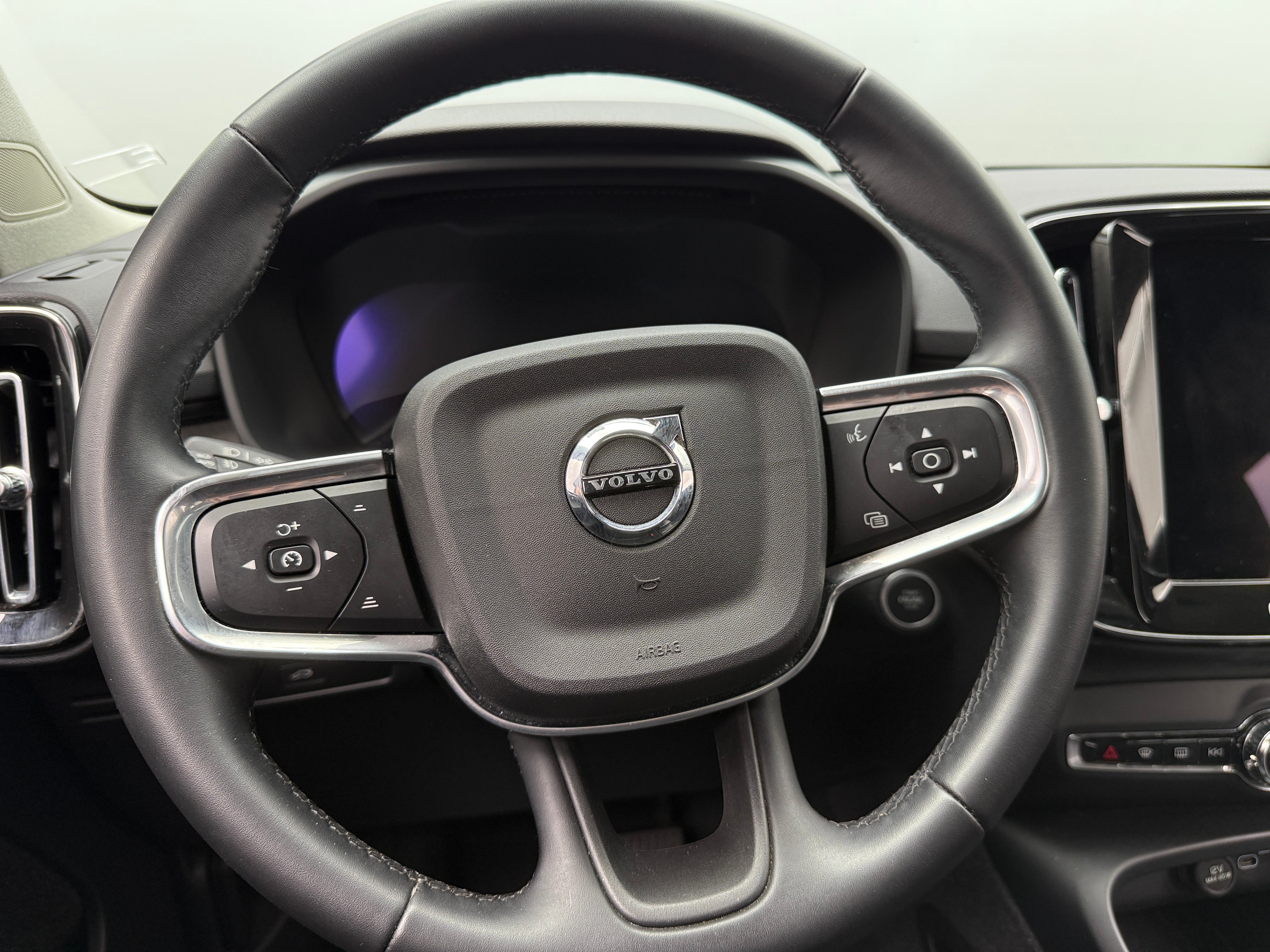2024 Volvo XC40 B5 Core 5