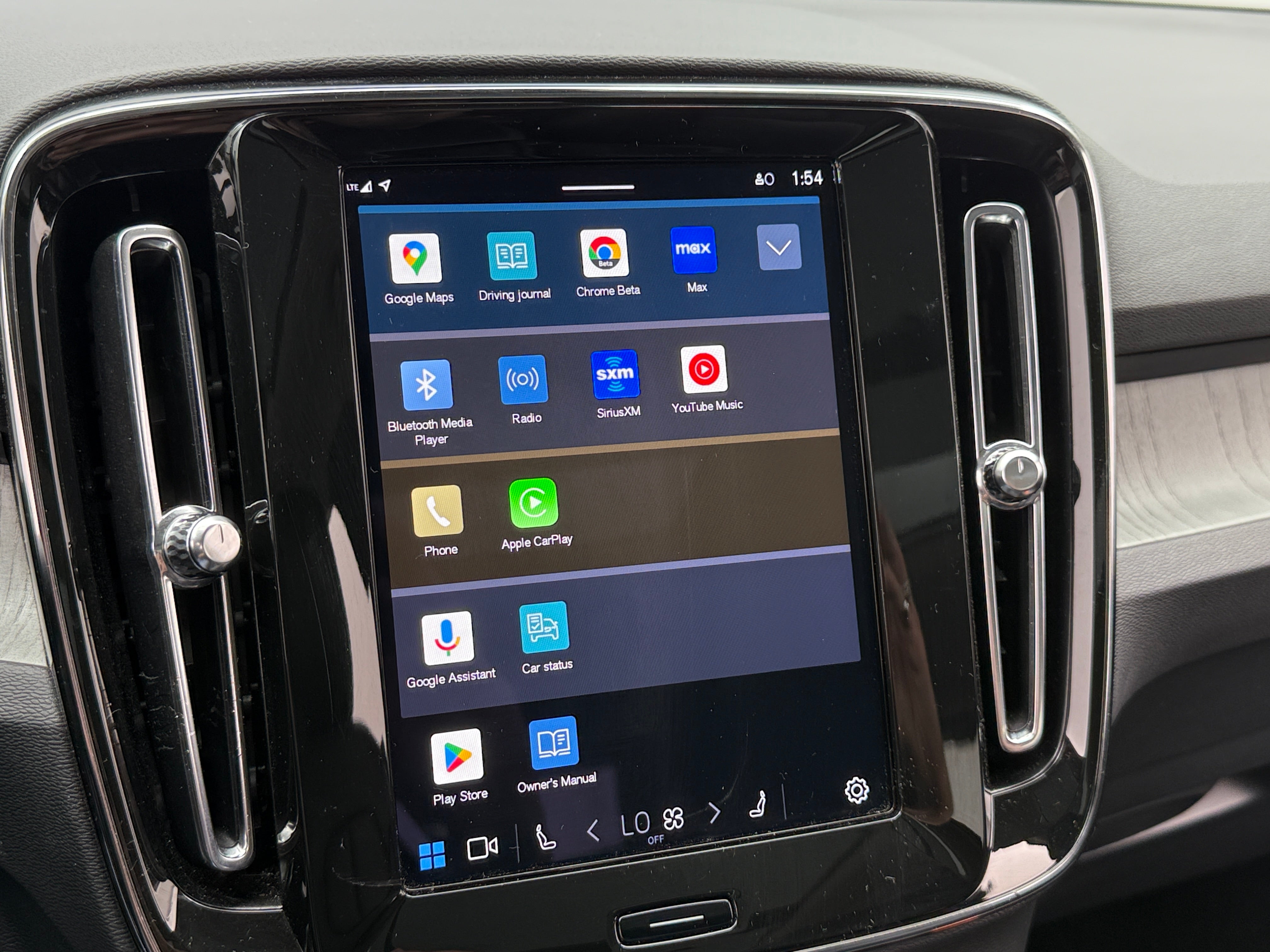 2024 Volvo XC40 B5 Core 4