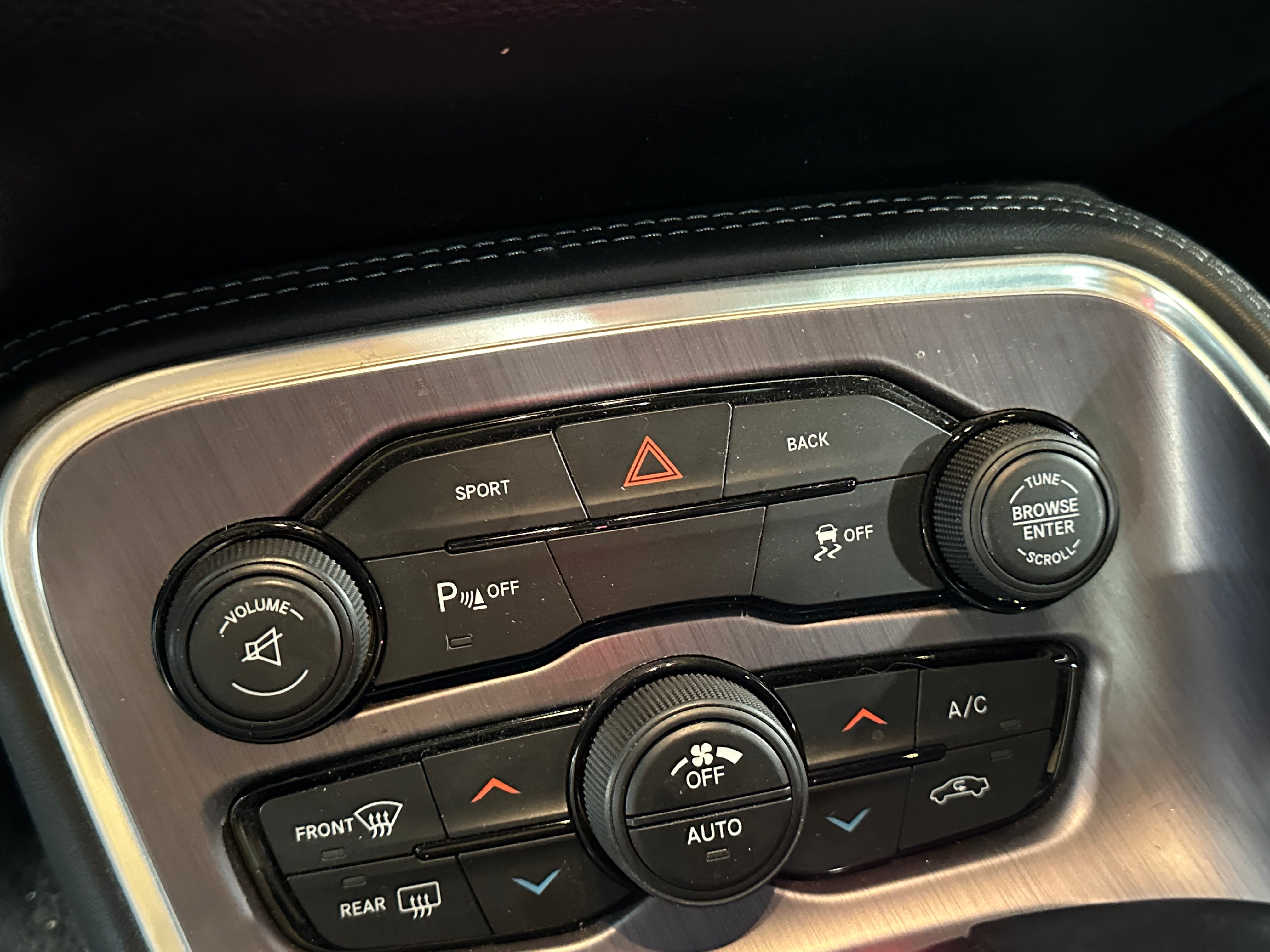 2015 Dodge Challenger SXT 3