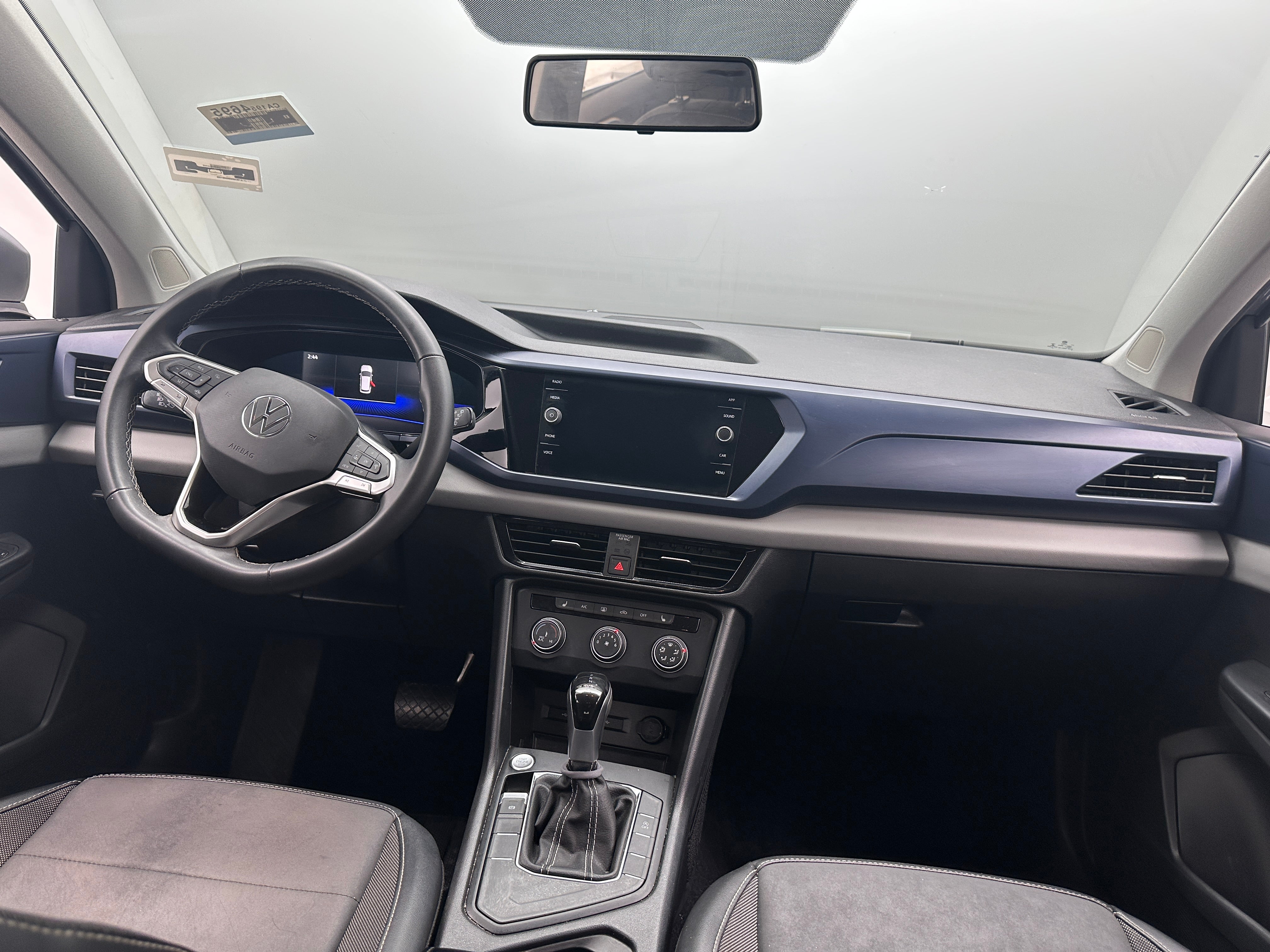 2022 Volkswagen Taos SE 2