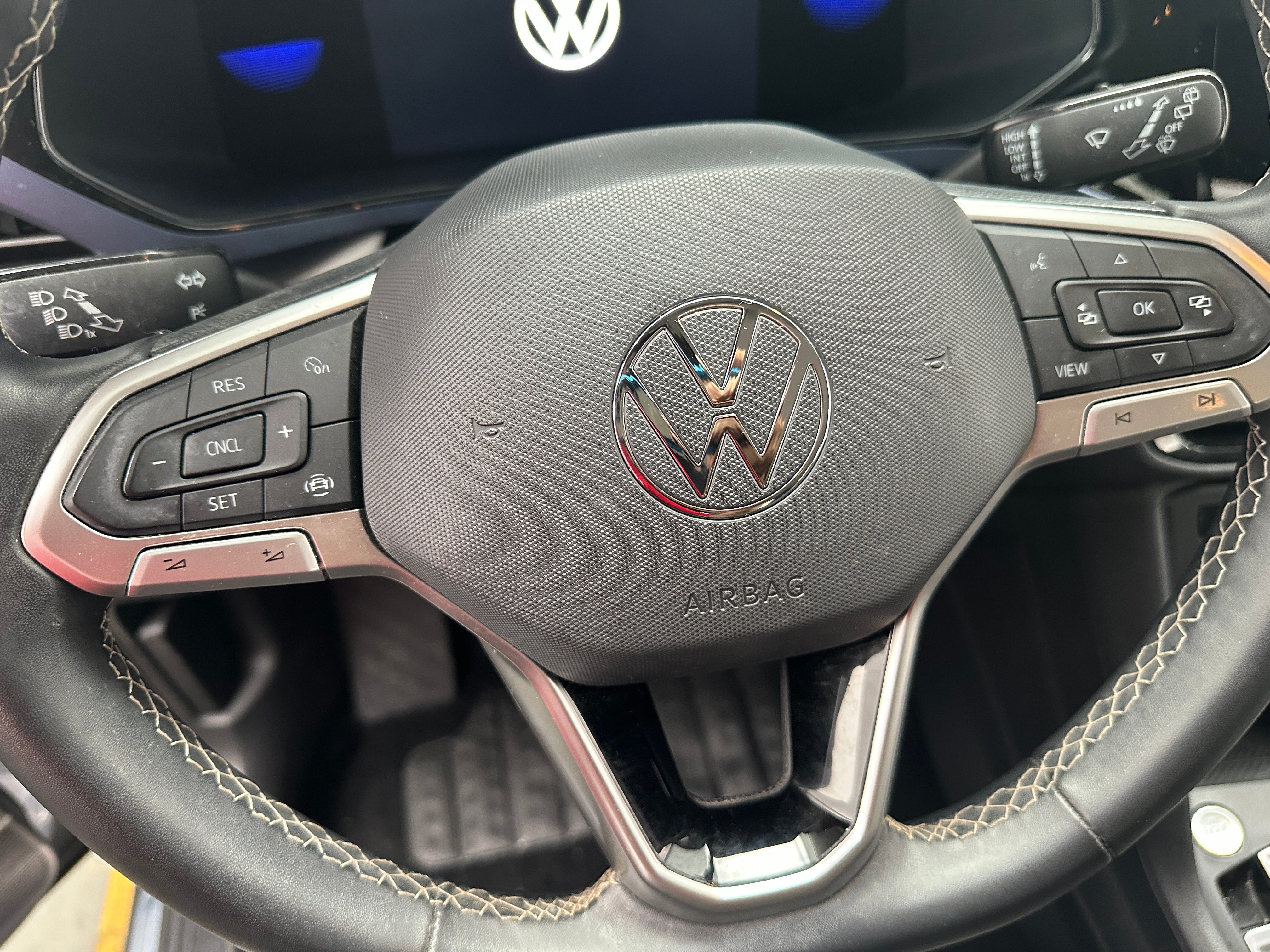 2022 Volkswagen Taos SE 4