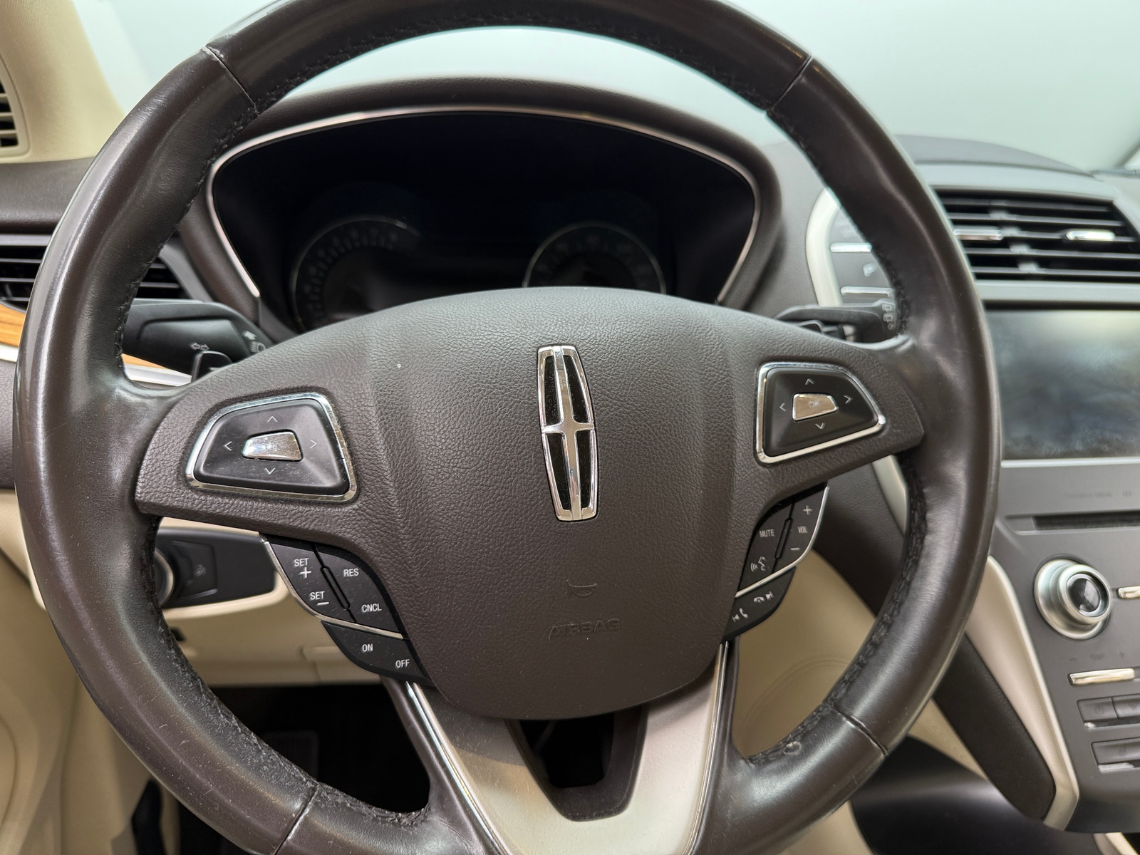 Thumbnail: 2015 Lincoln MKC - 4