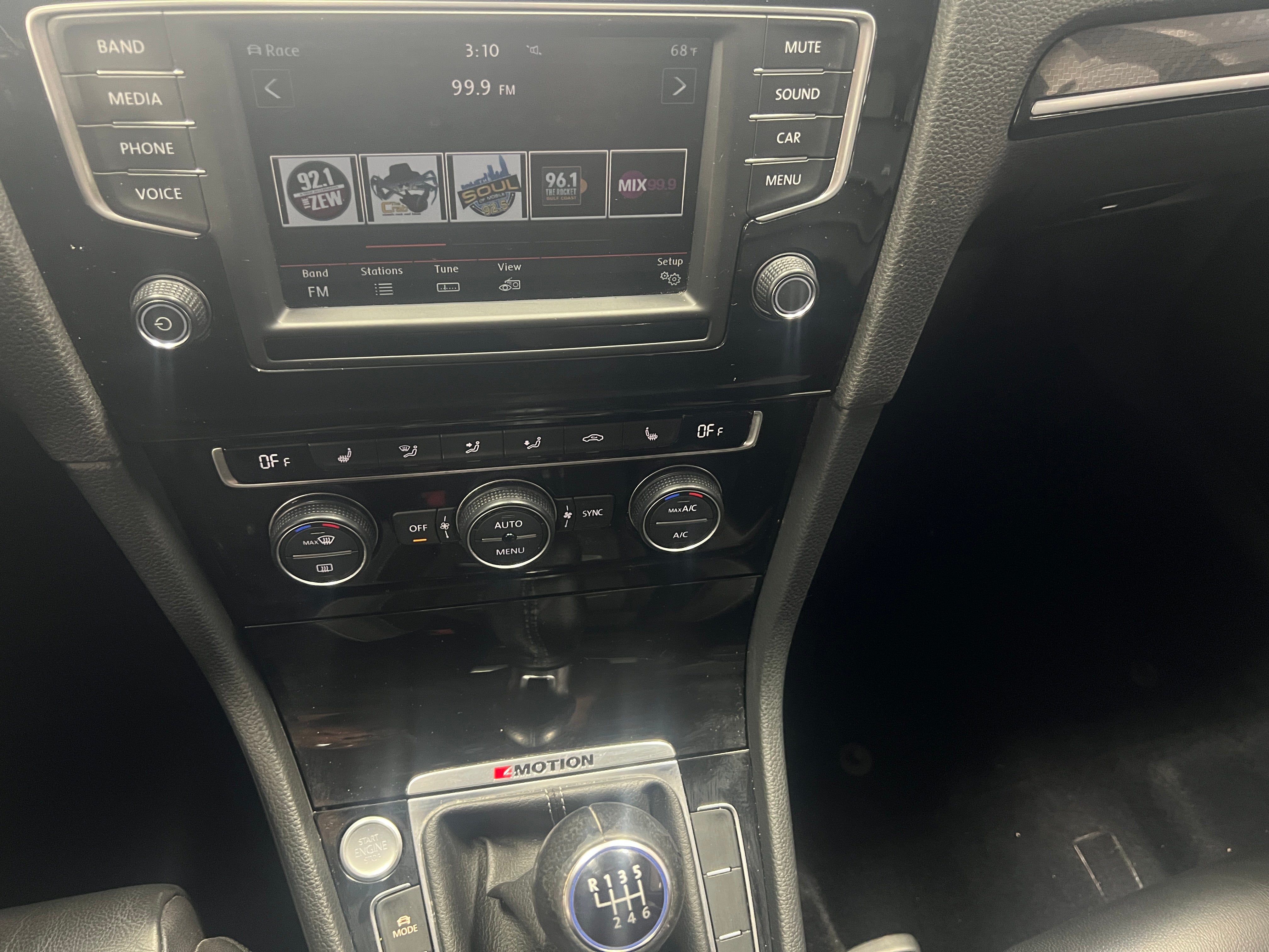2016 Volkswagen Golf R 4