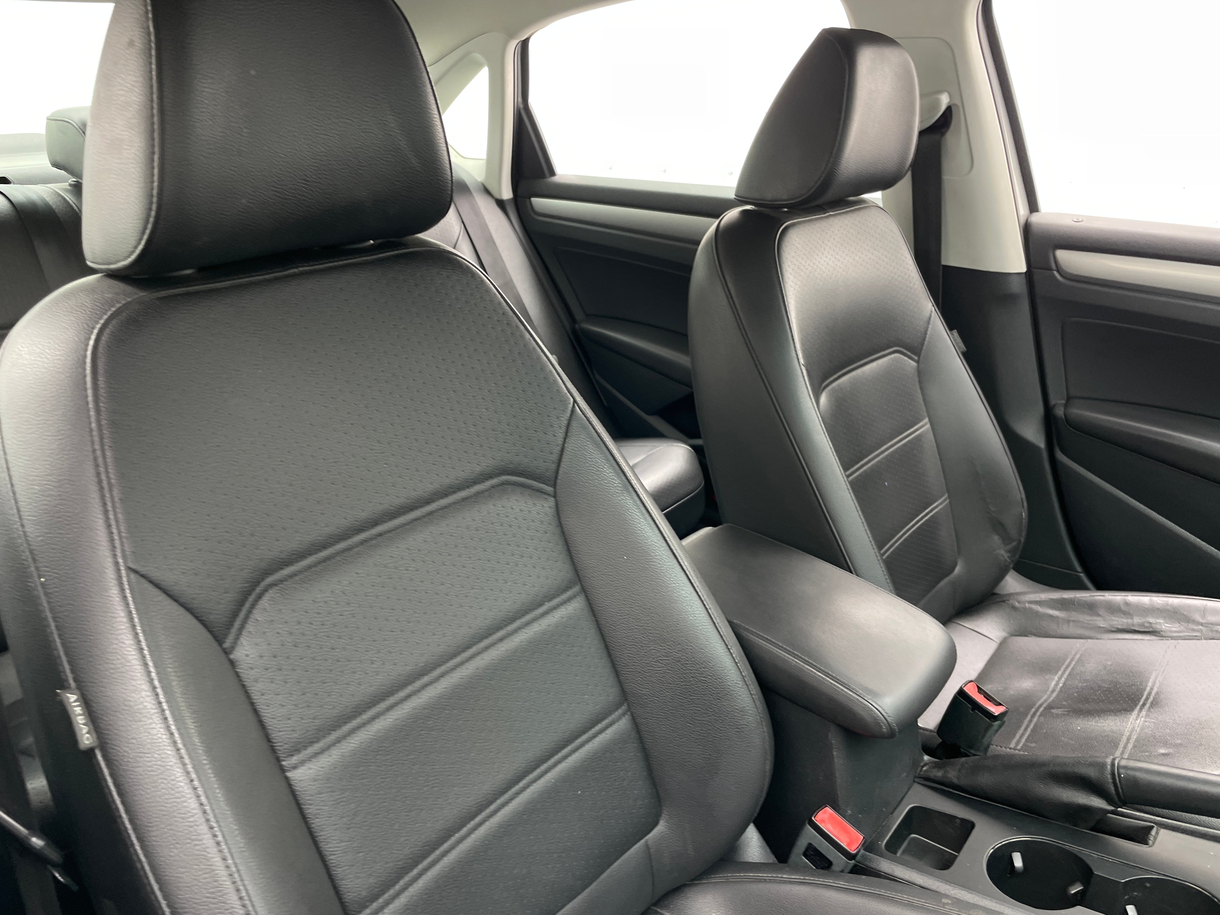 2014 Volkswagen Passat Wolfsburg Edition 2