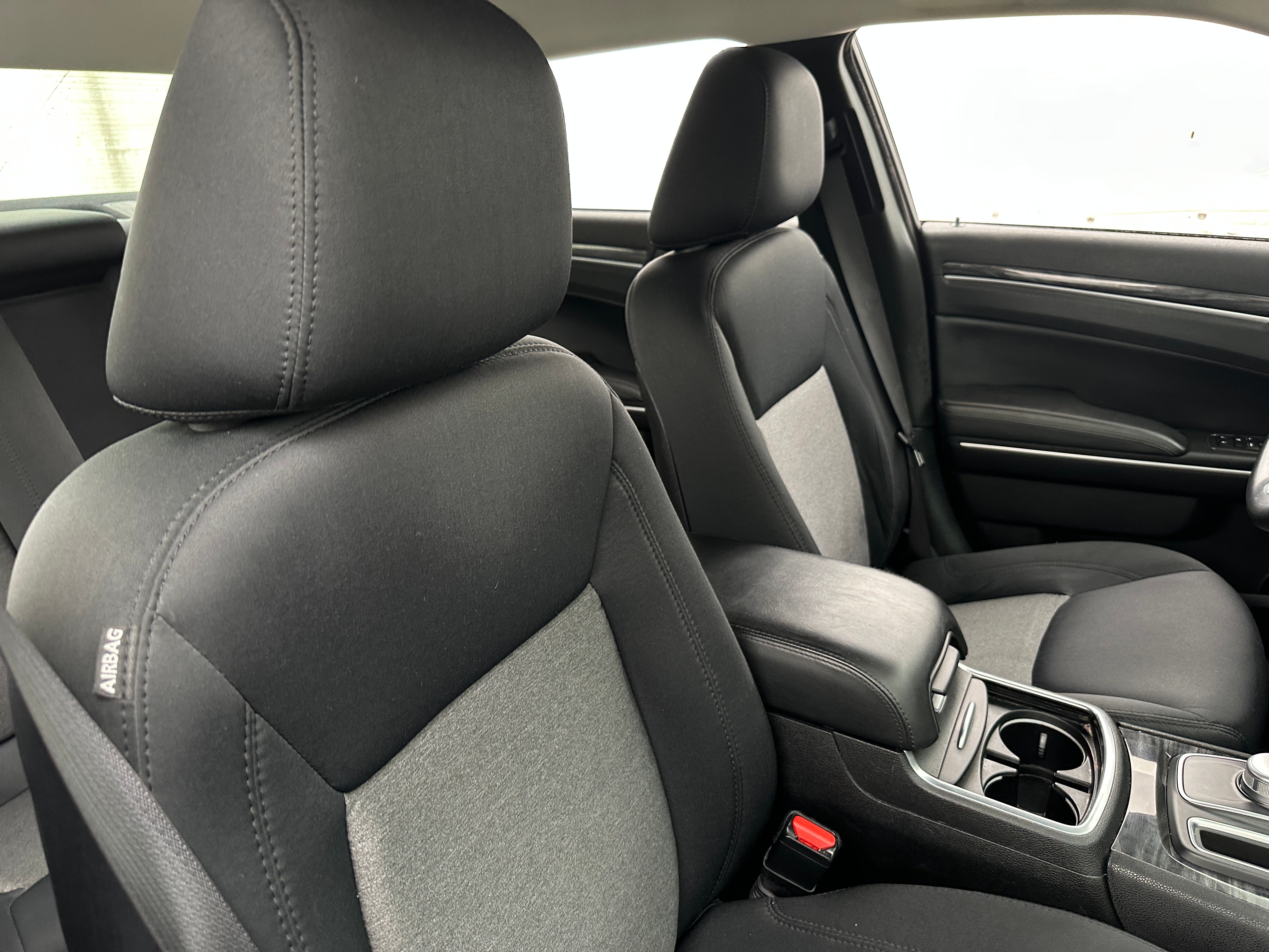 2019 Chrysler 300 Touring 2
