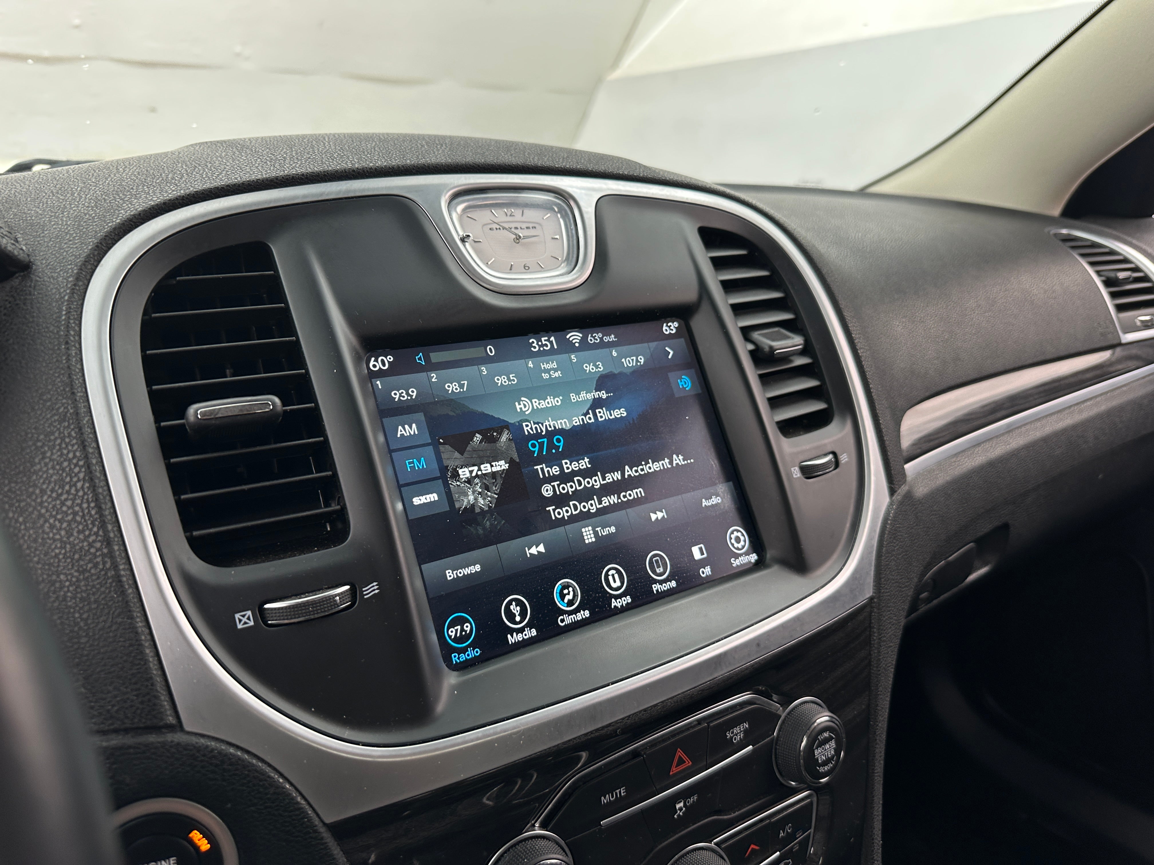 2019 Chrysler 300 Touring 4