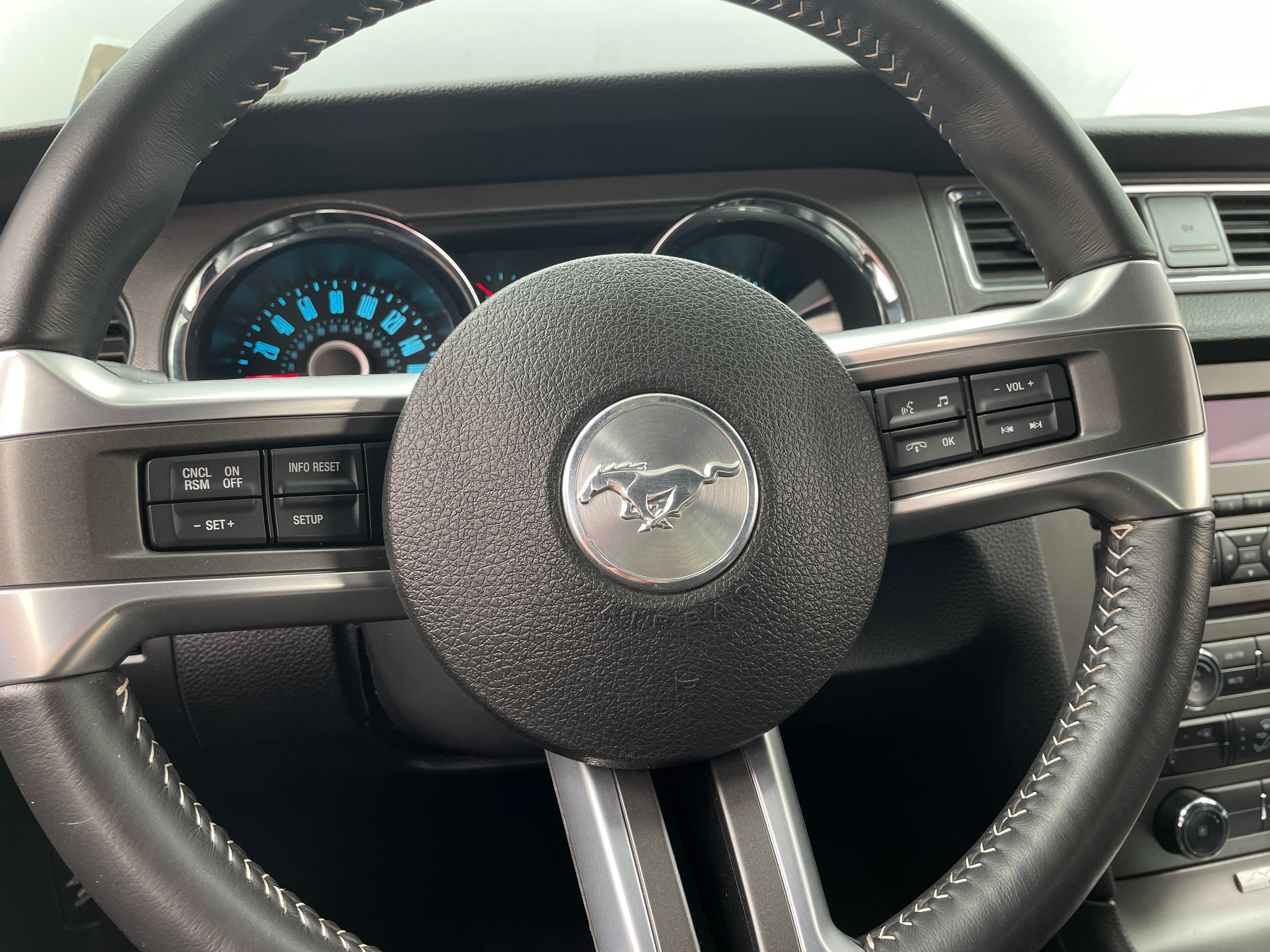 2014 Ford Mustang V6 4