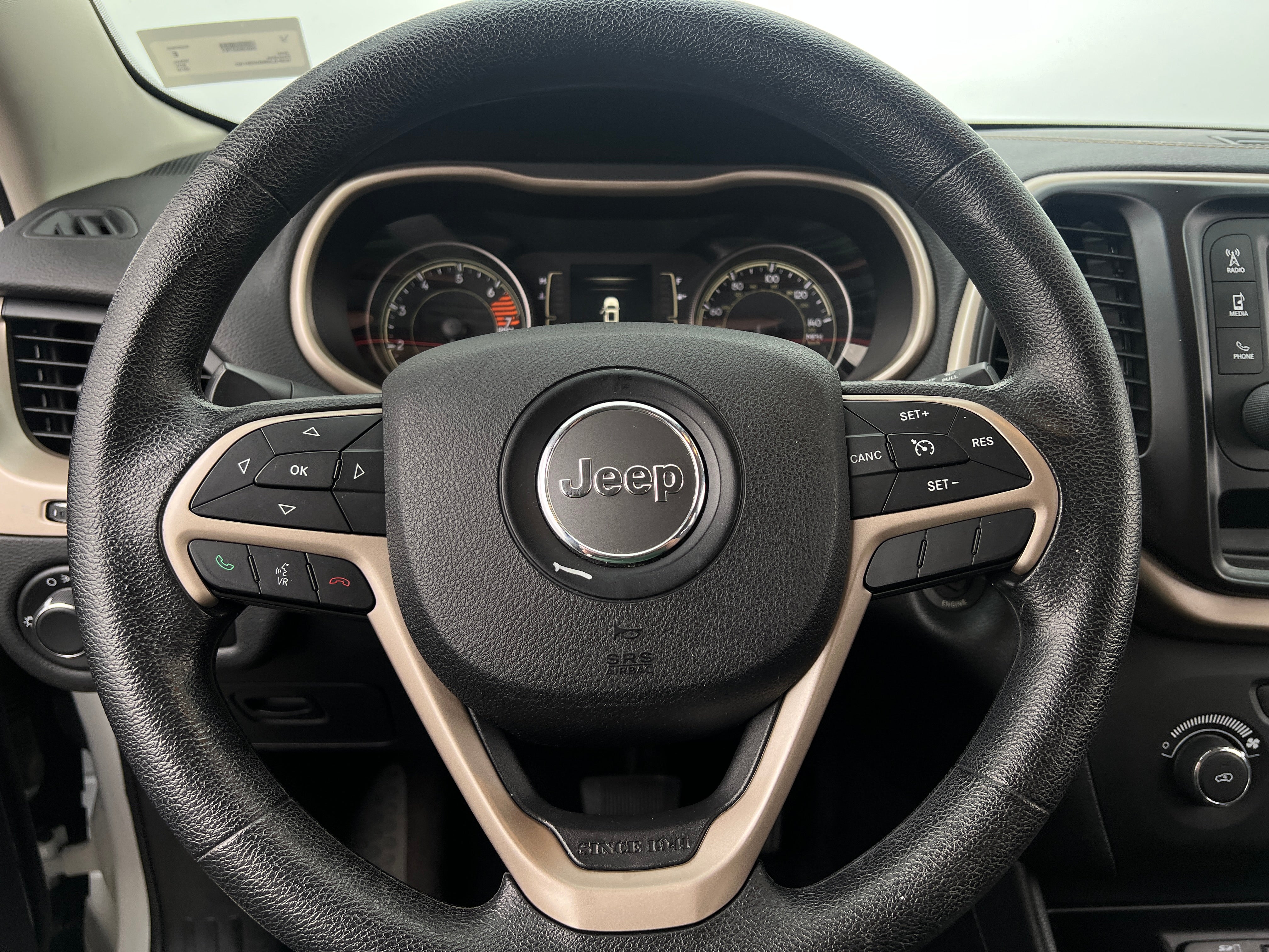 2016 Jeep Cherokee Sport 5