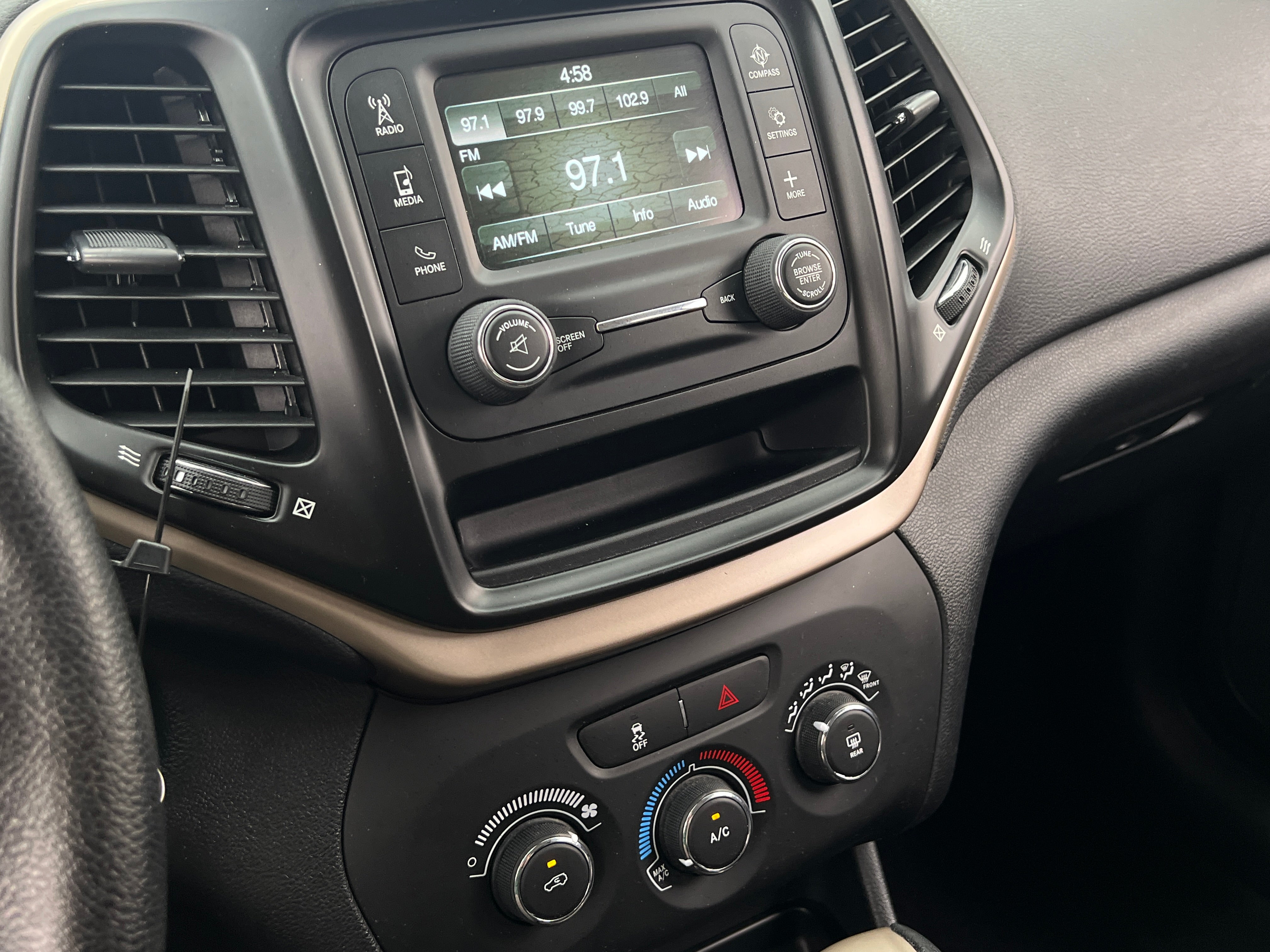 2016 Jeep Cherokee Sport 4