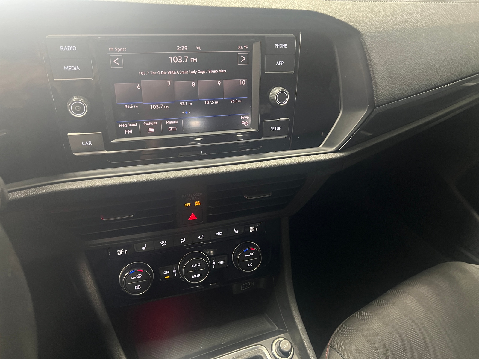 Thumbnail: 2019 Volkswagen Jetta - 4