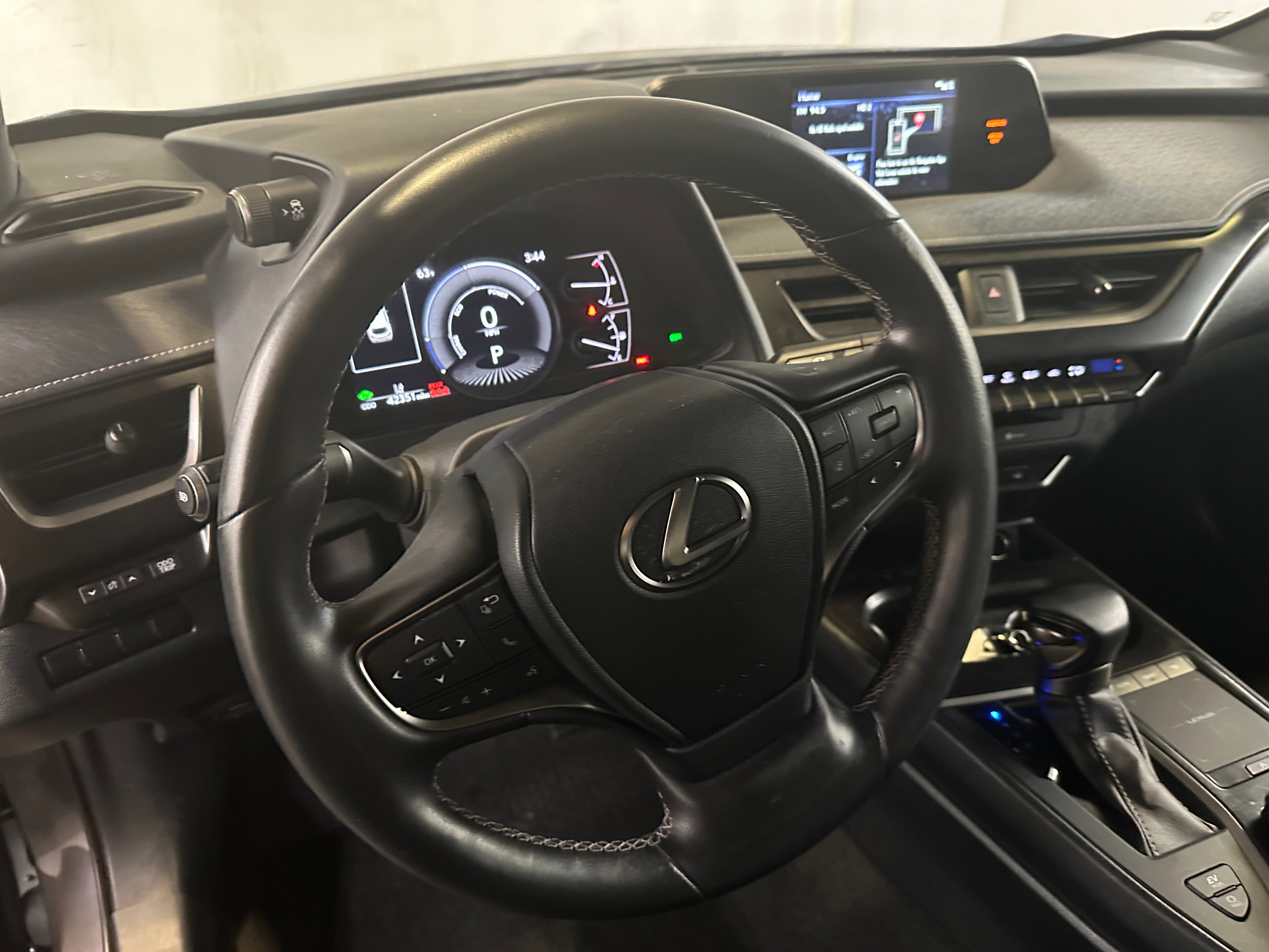 2022 Lexus UX 250h 4