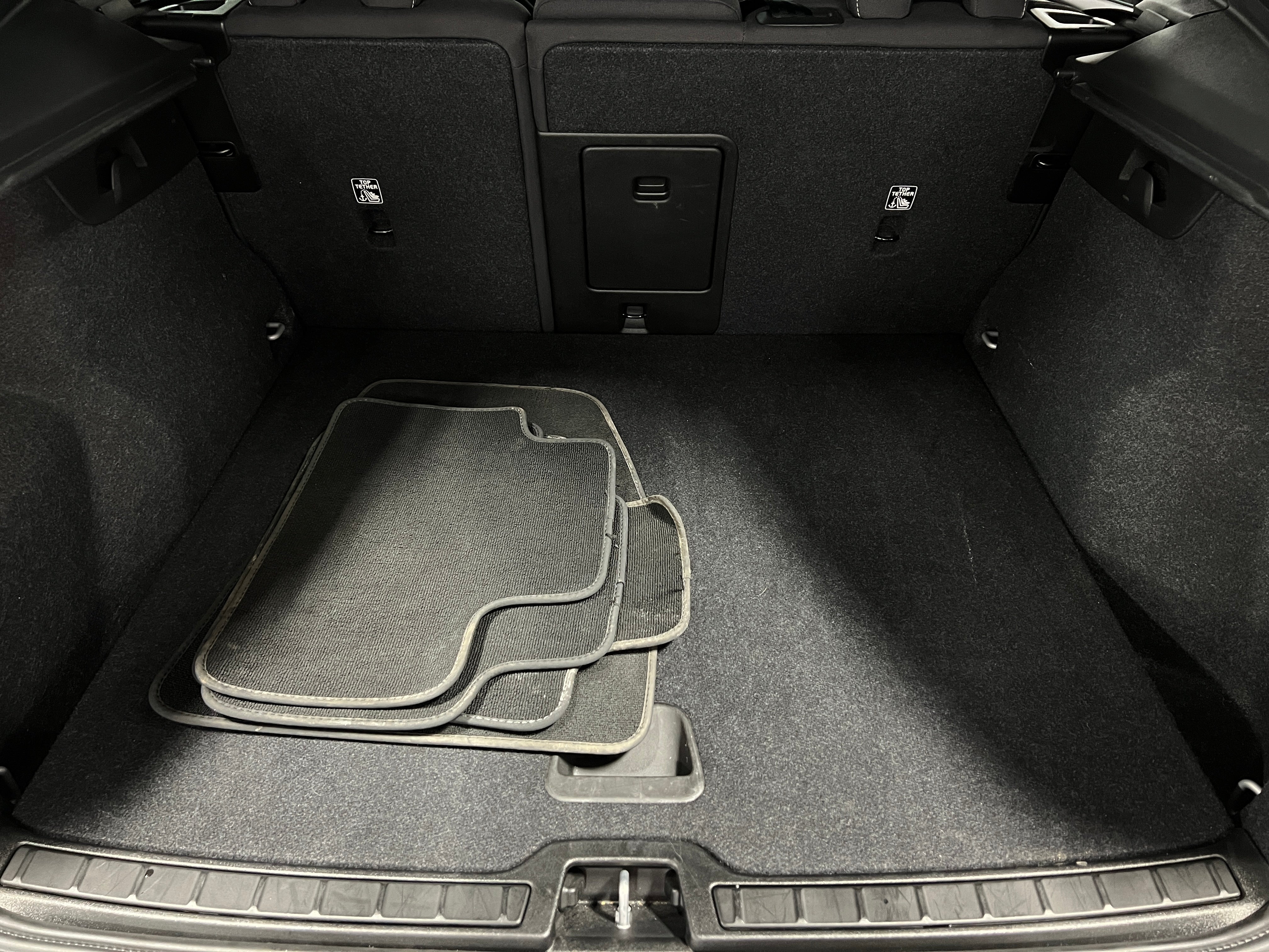 2024 Volvo XC40 B5 Core 7
