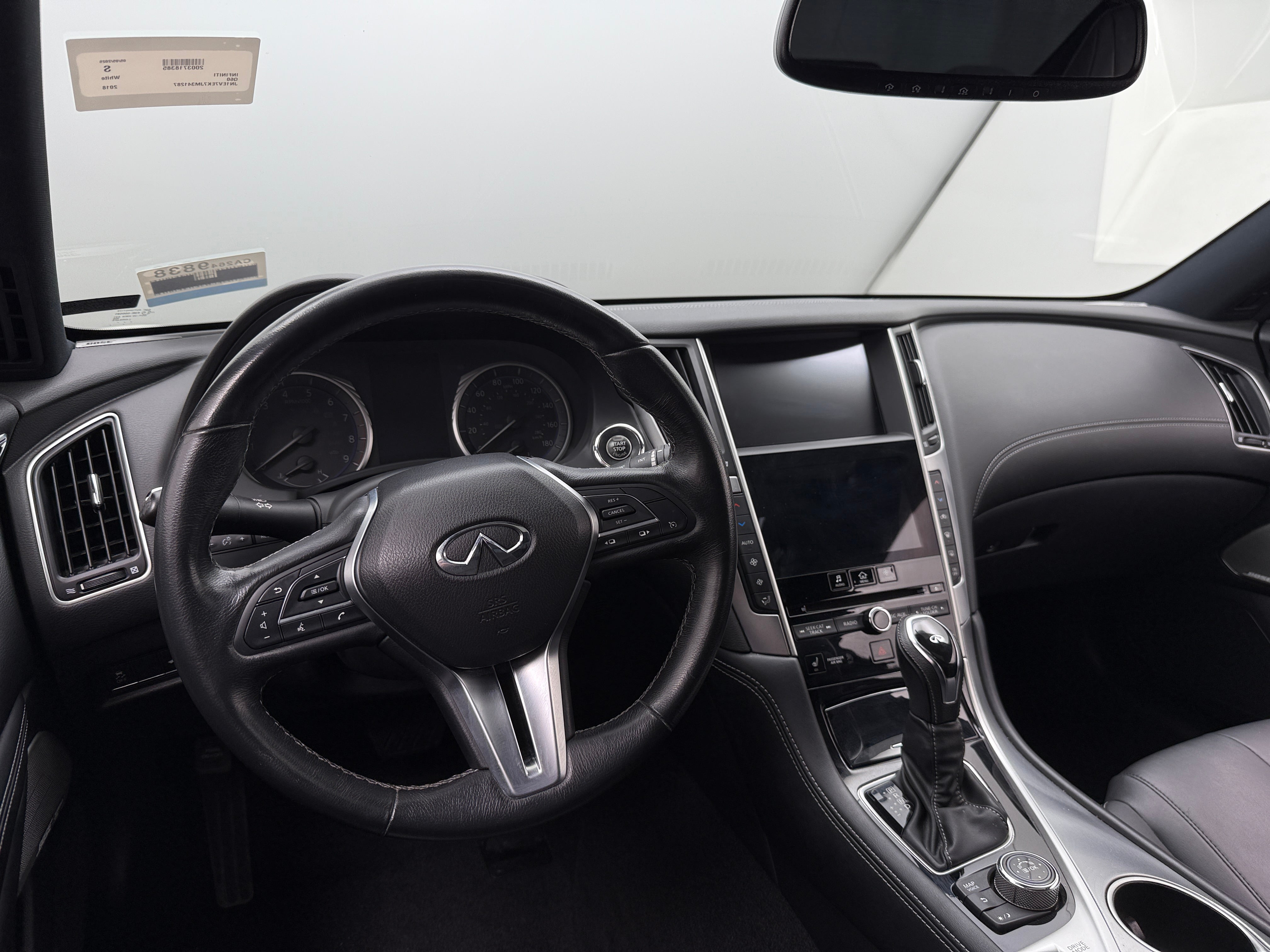 2018 INFINITI Q60 Luxe 2