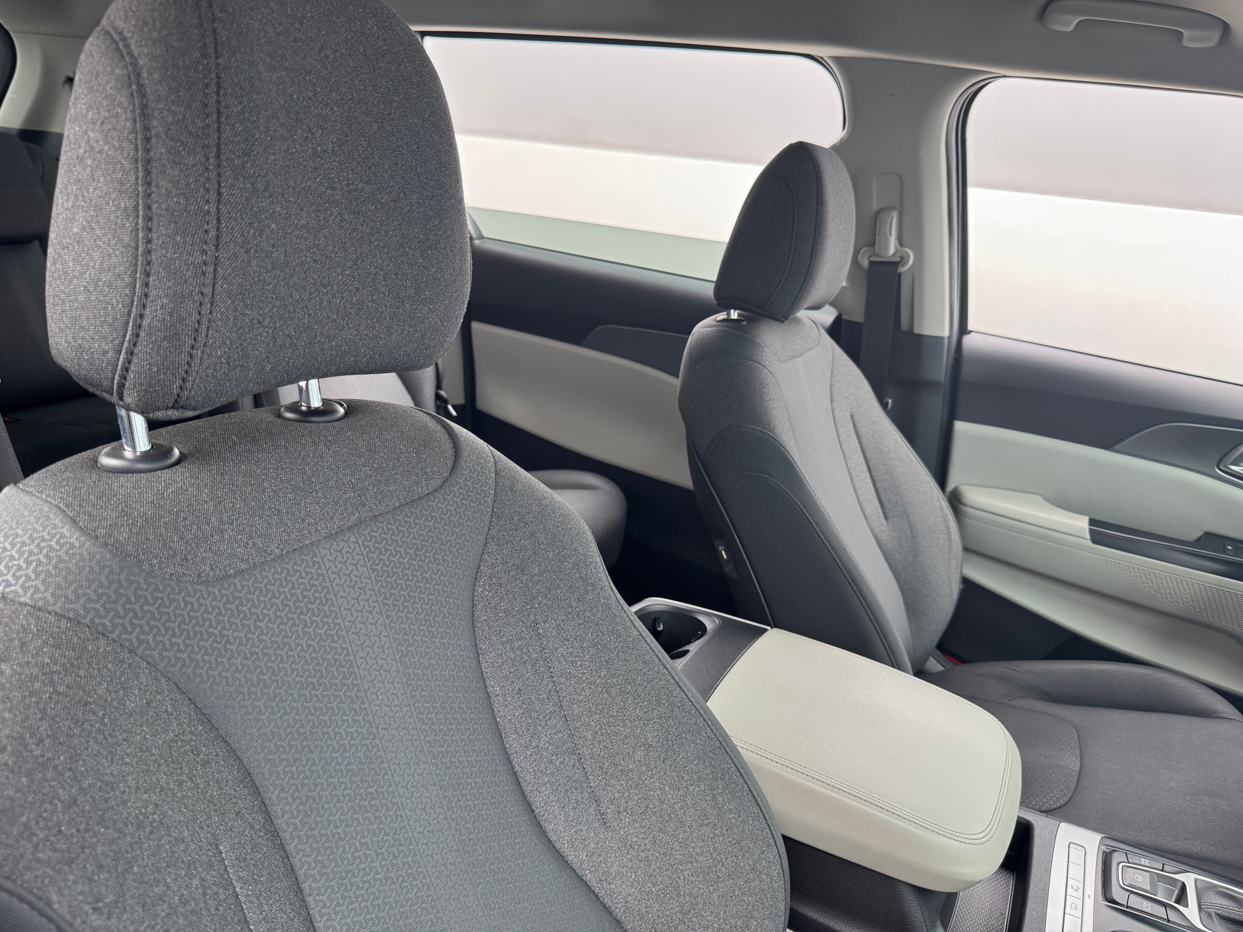 2022 Kia Carnival LX 2