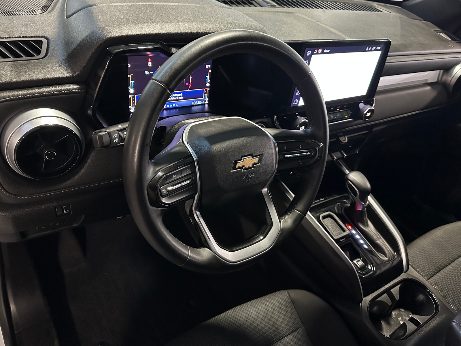 Thumbnail: 2023 Chevrolet Colorado - 3