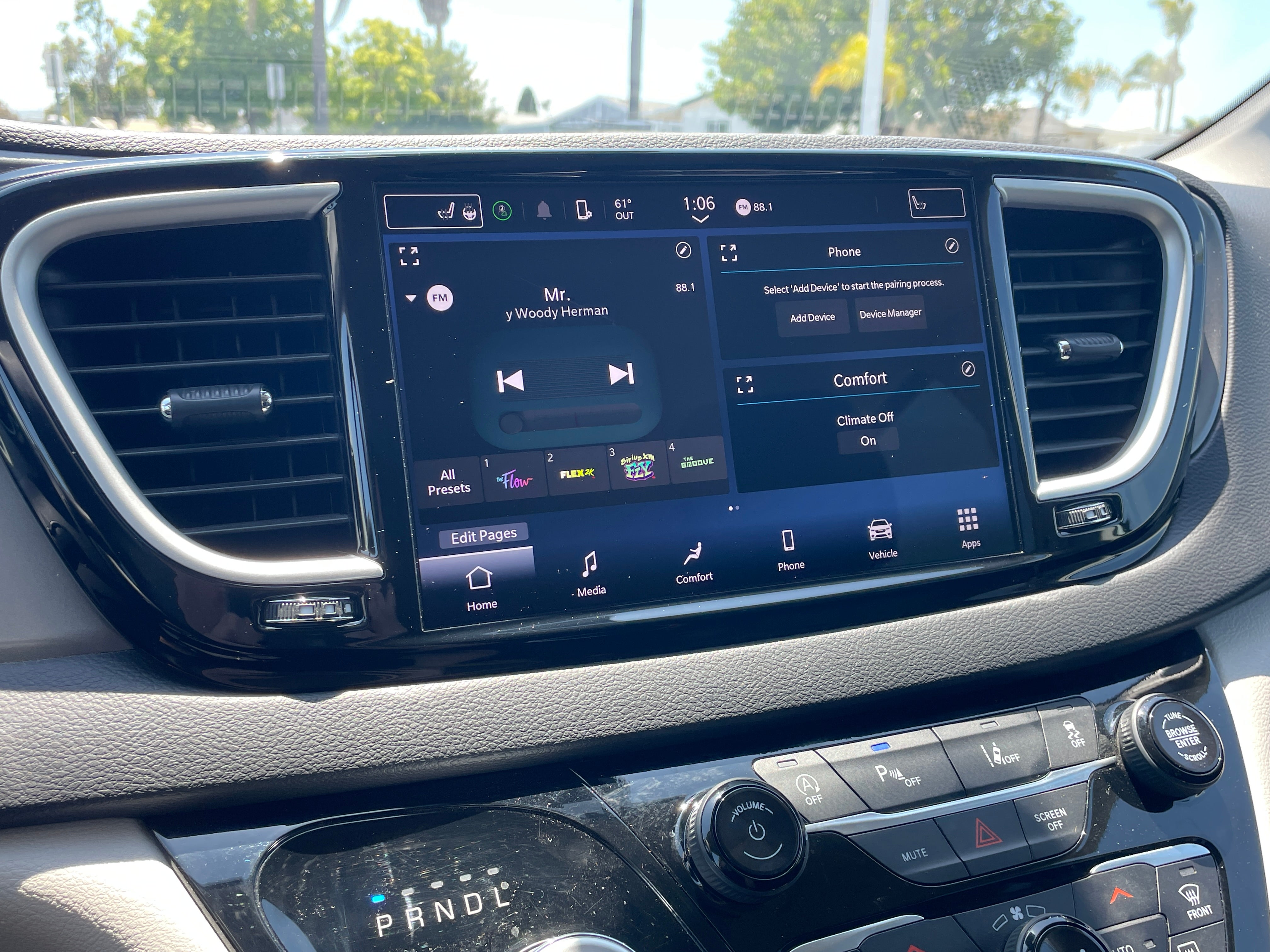 2024 Chrysler Pacifica Touring L 4