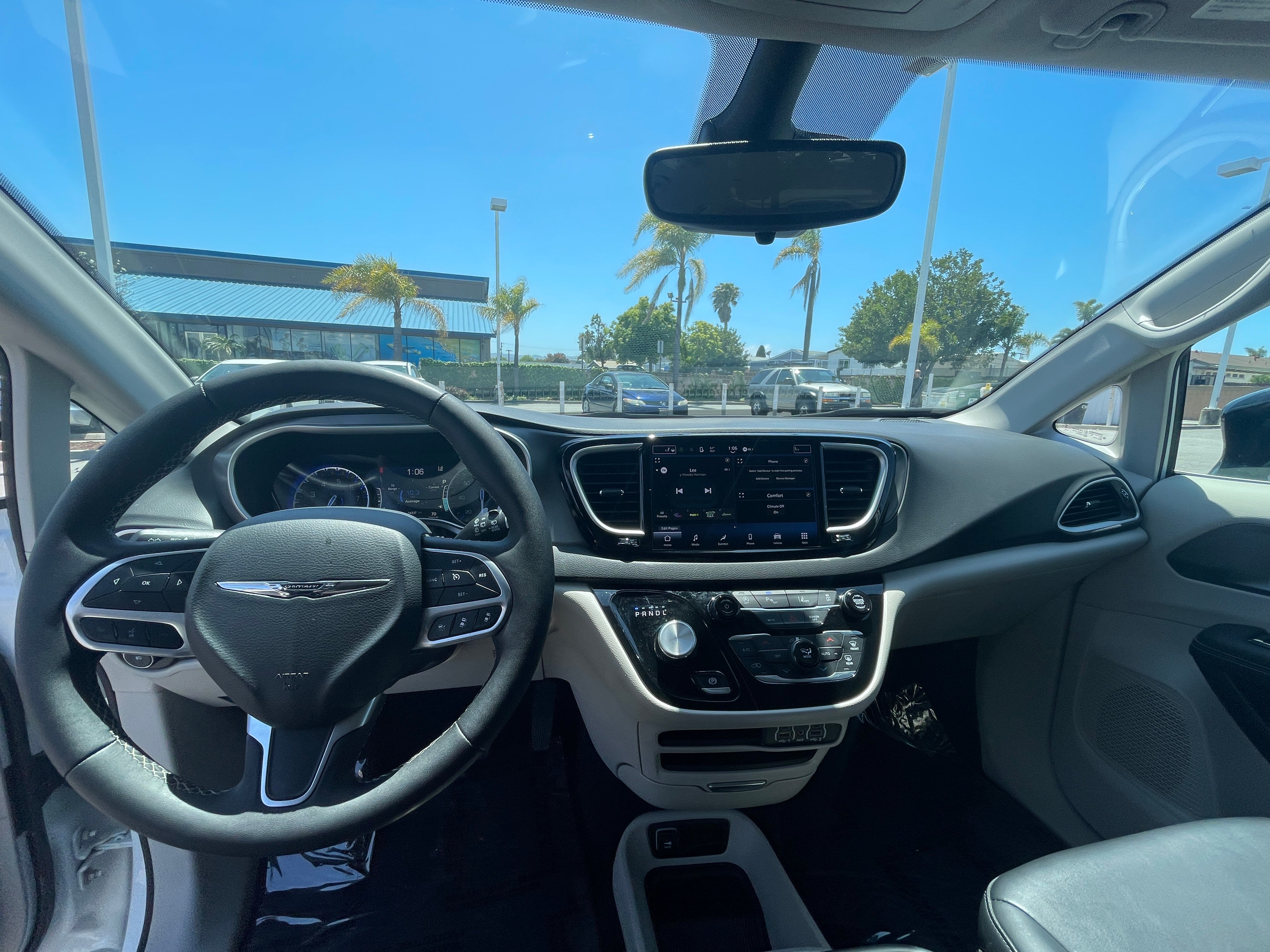 2024 Chrysler Pacifica Touring L 3