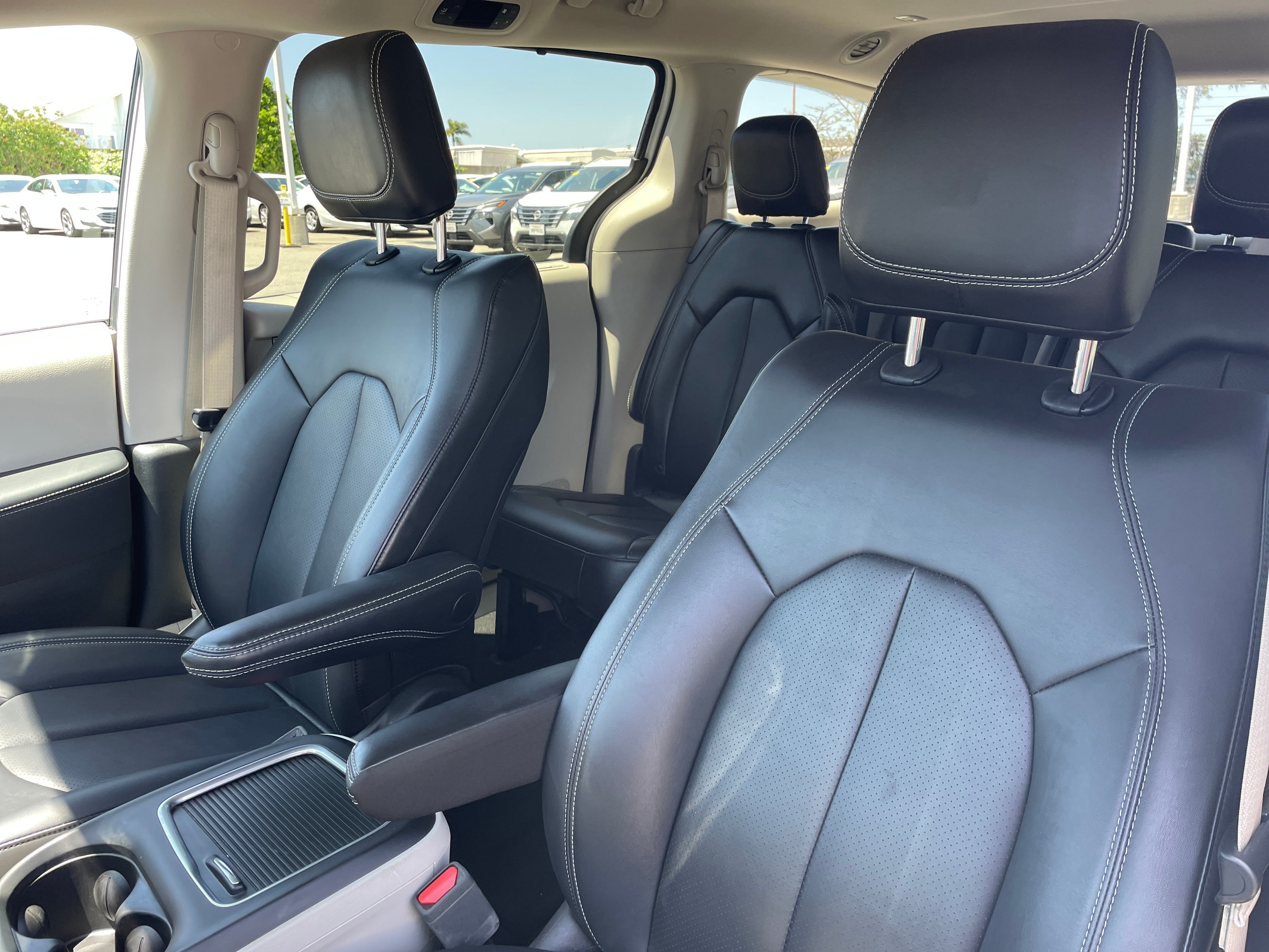 2024 Chrysler Pacifica Touring L 2