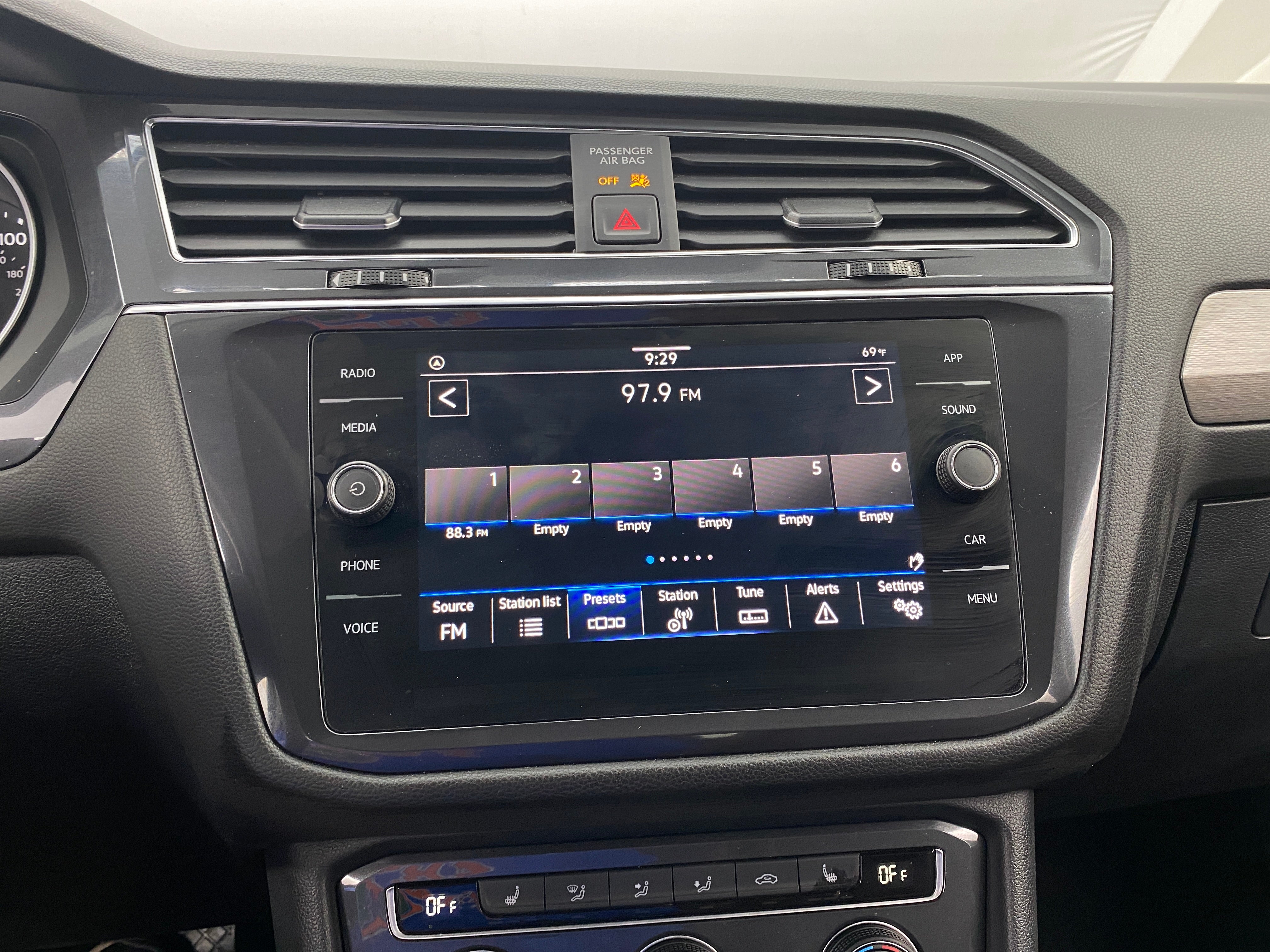 2021 Volkswagen Tiguan SE 3