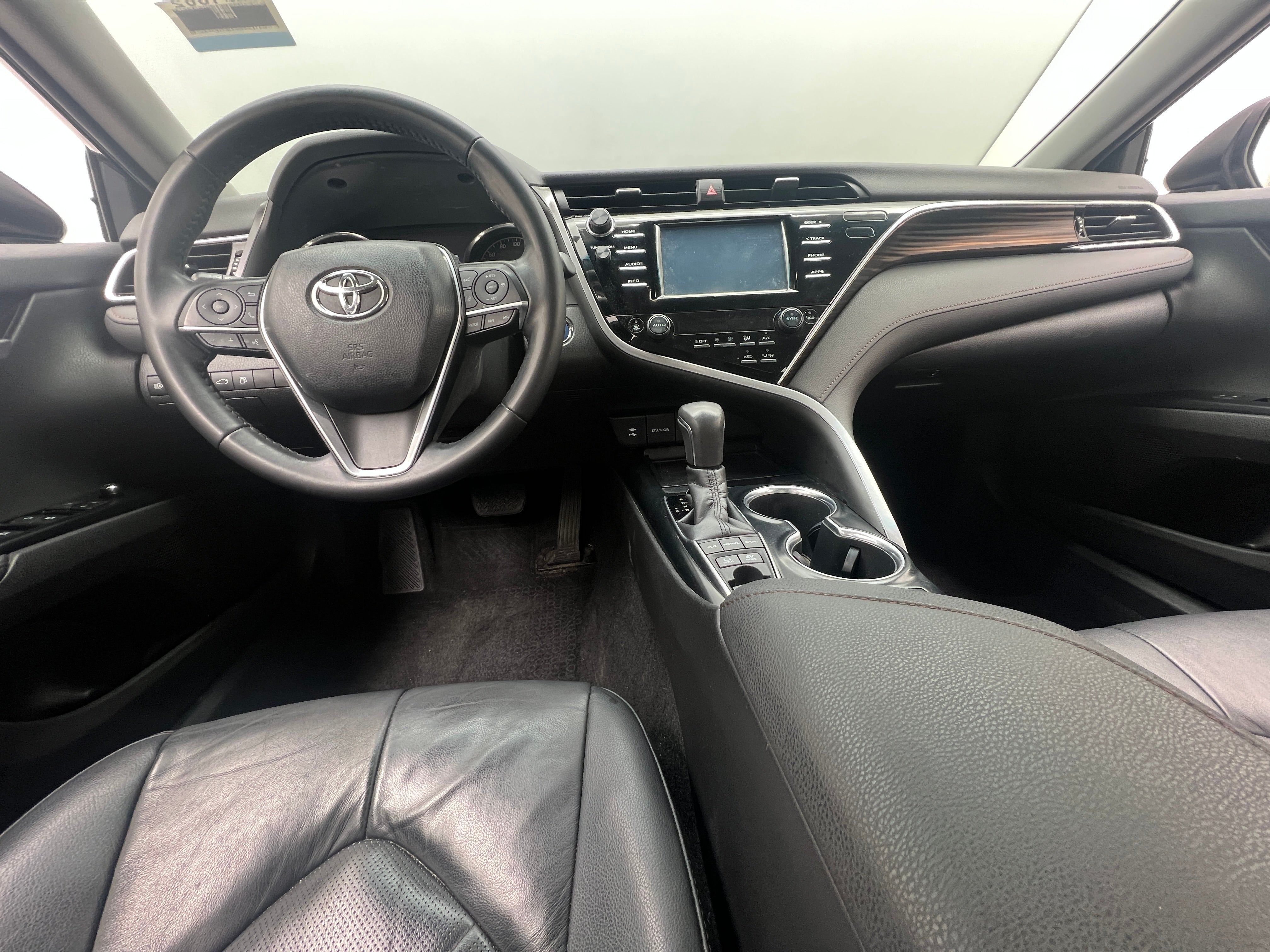 2018 Toyota Camry XLE 2
