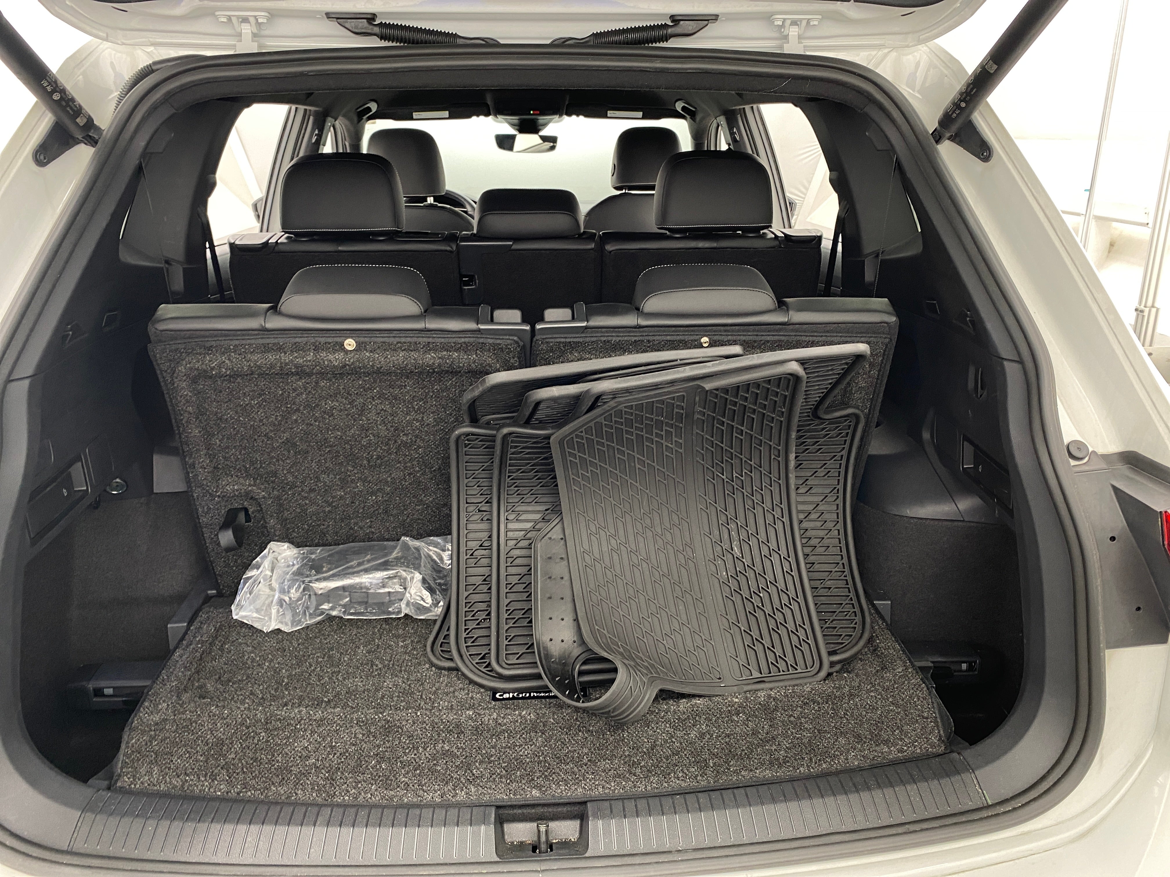 2022 Volkswagen Tiguan SE R-Line Black 6