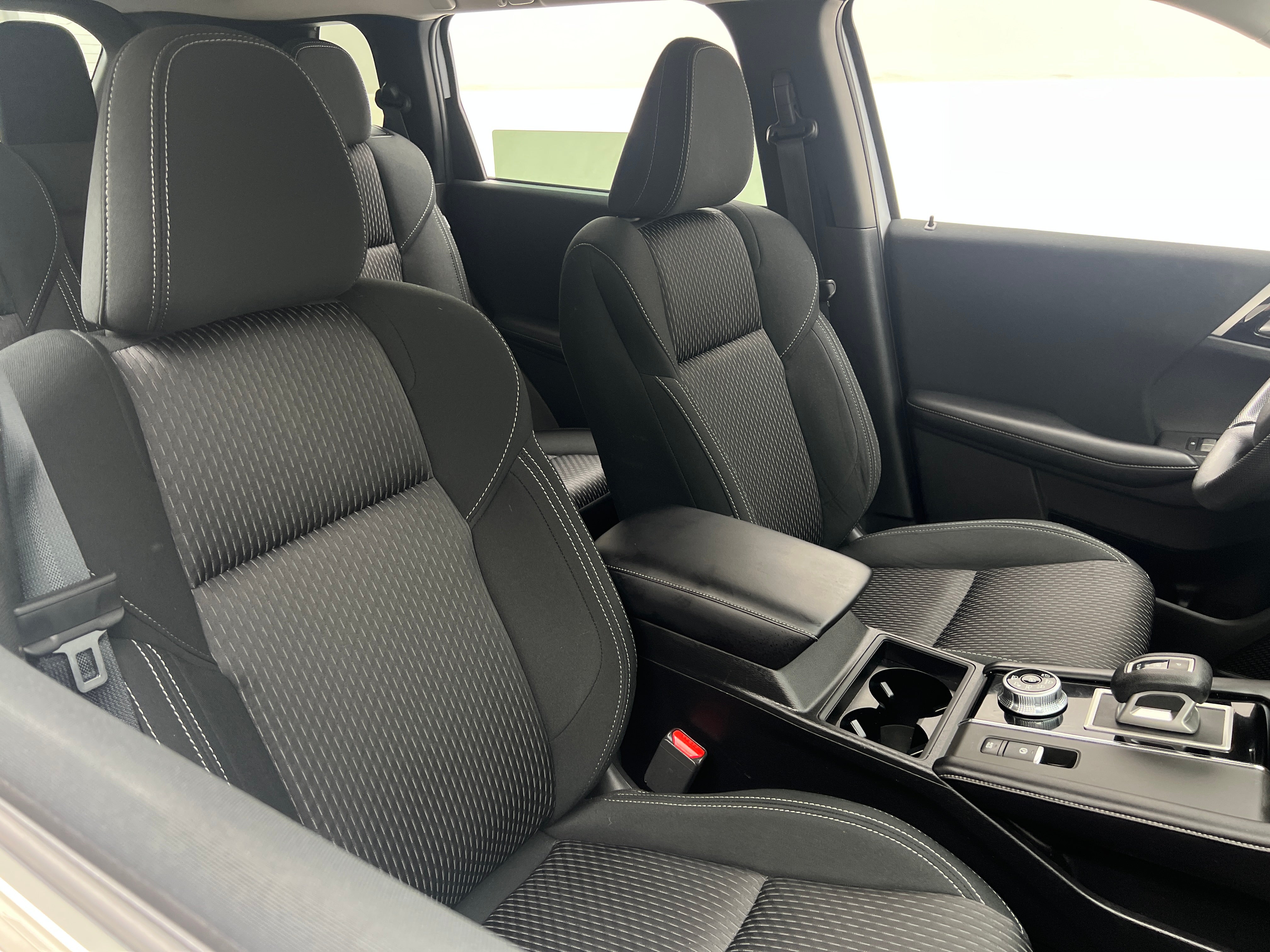 2022 Mitsubishi Outlander ES 2