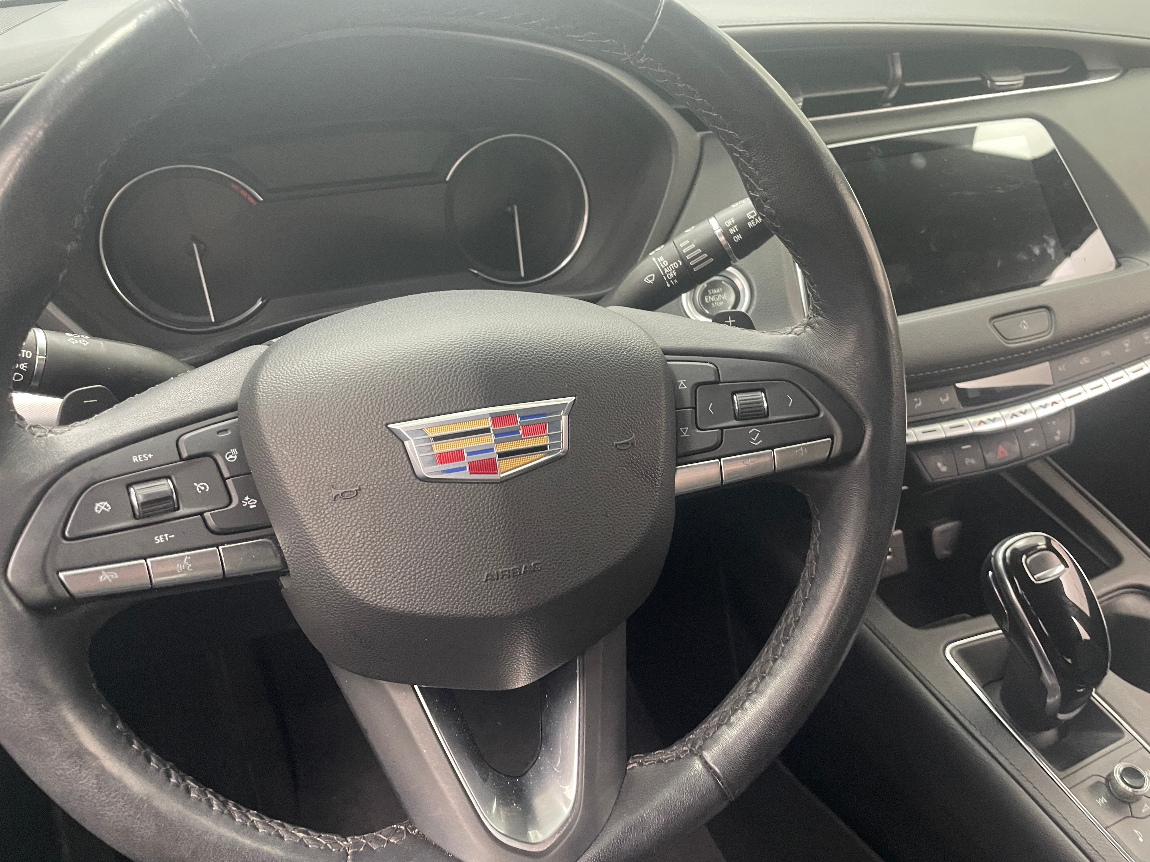 2023 Cadillac XT4 Premium Luxury 4