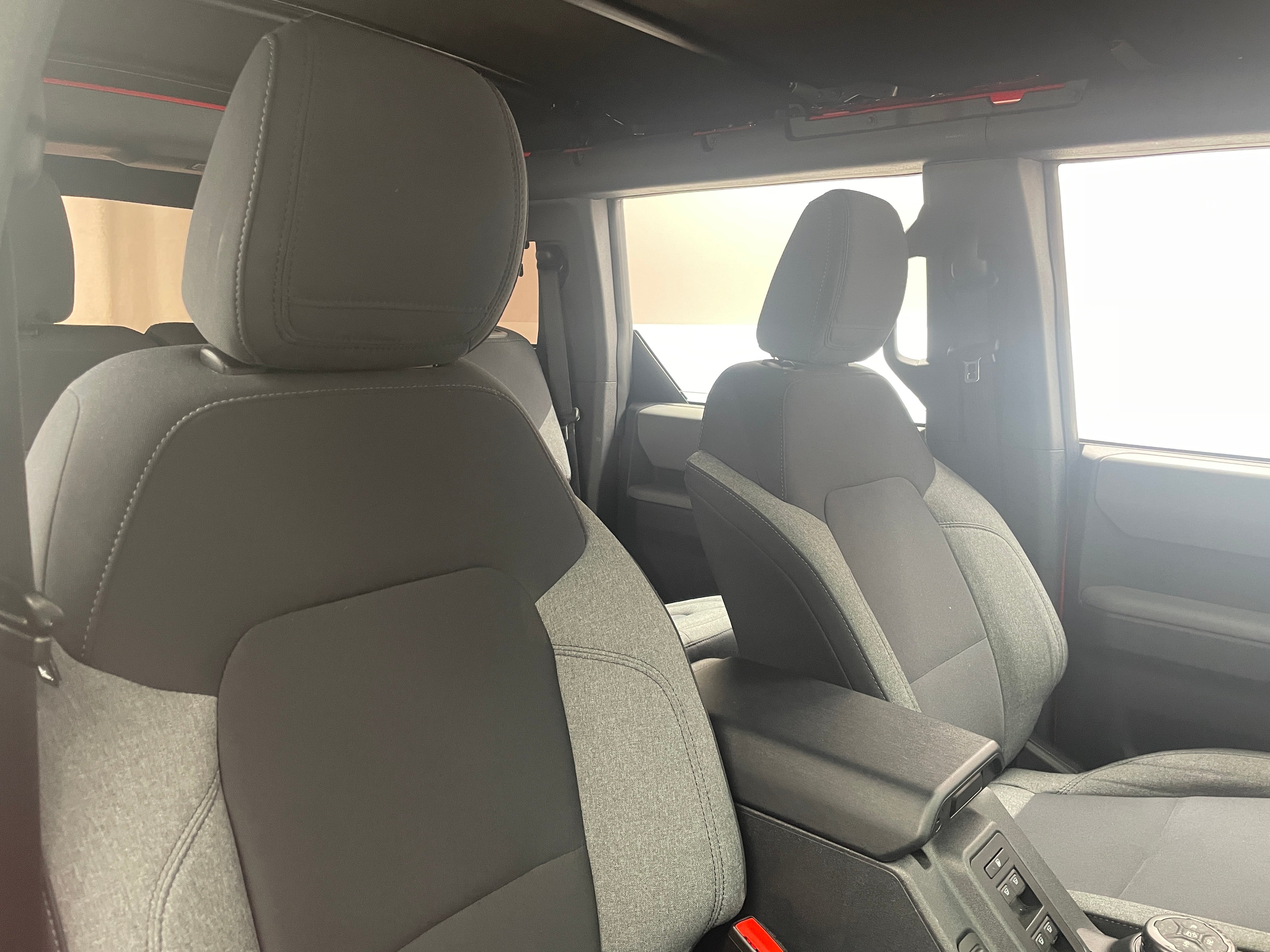 2022 Ford Bronco Base 2