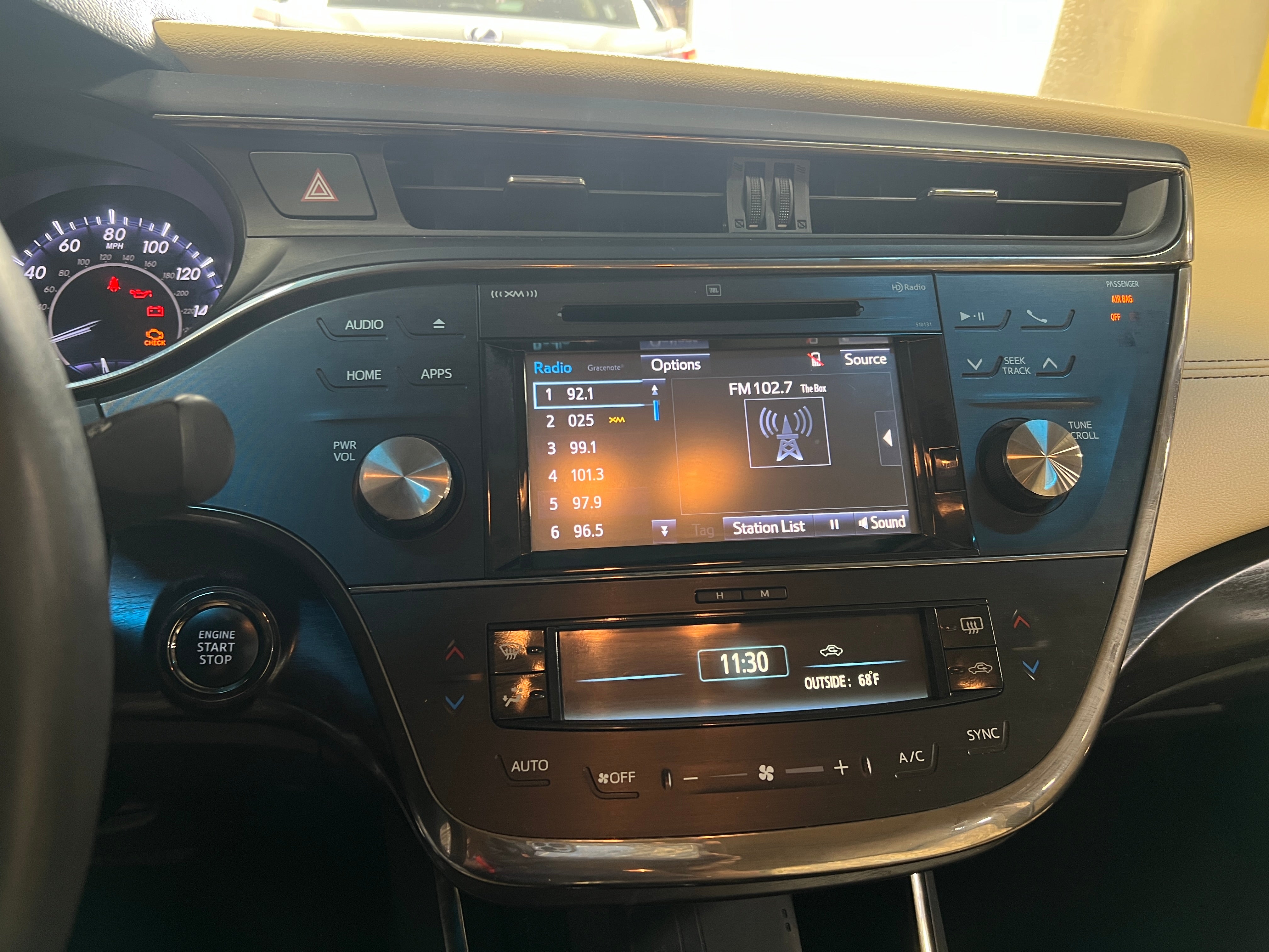 2016 Toyota Avalon Limited 3