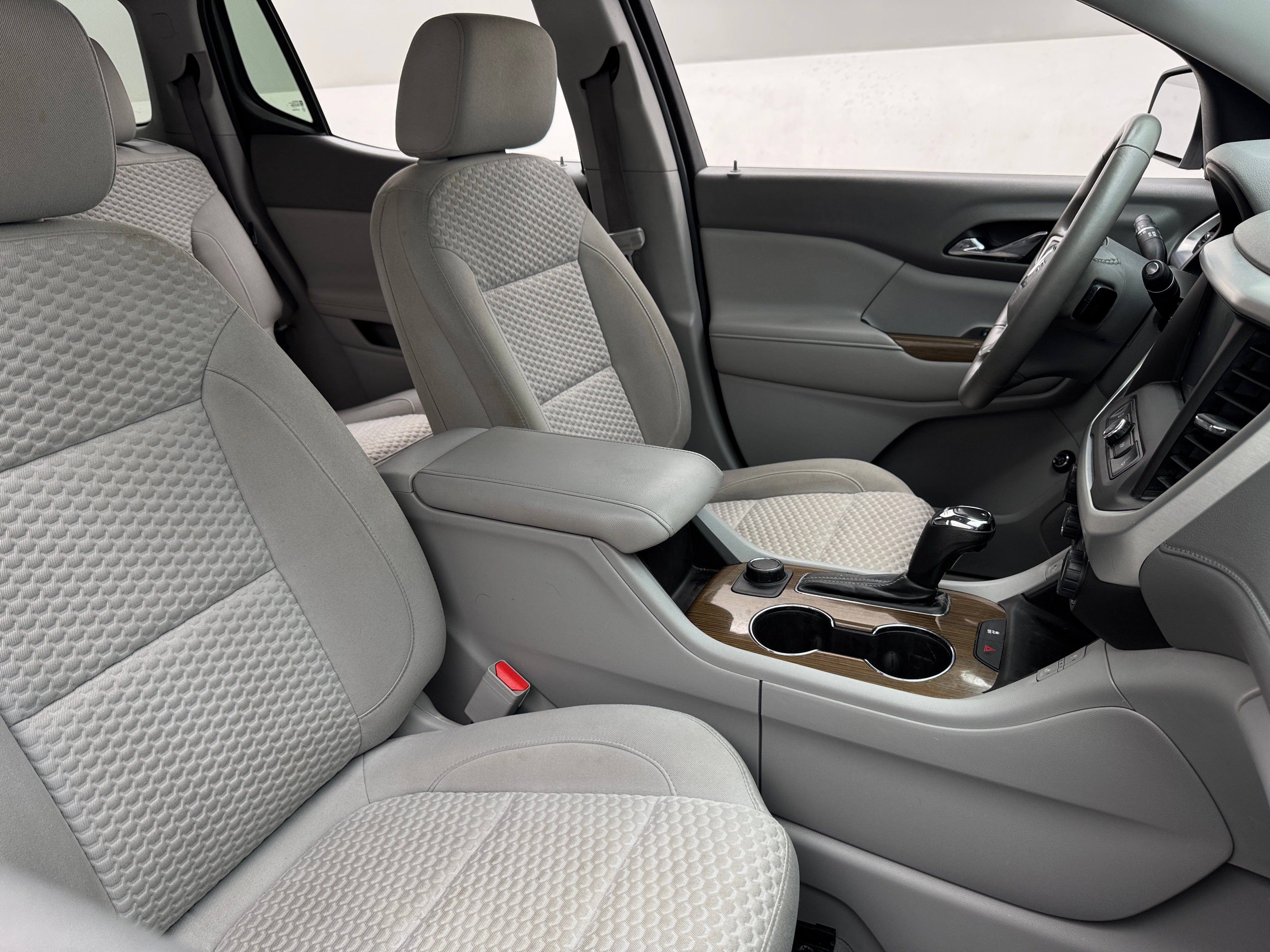 2017 GMC Acadia SLE 2