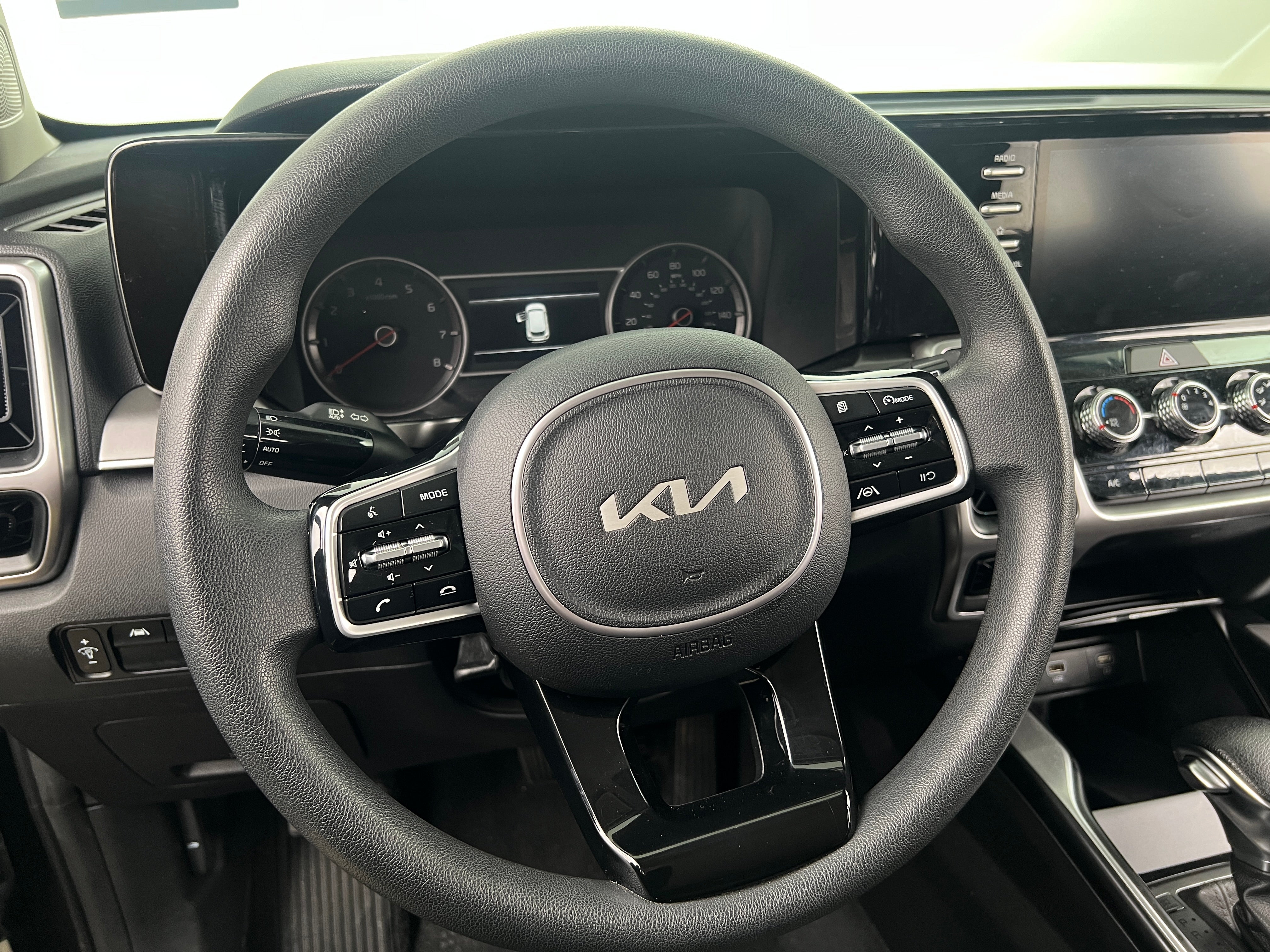 2022 Kia Sorento LX 5