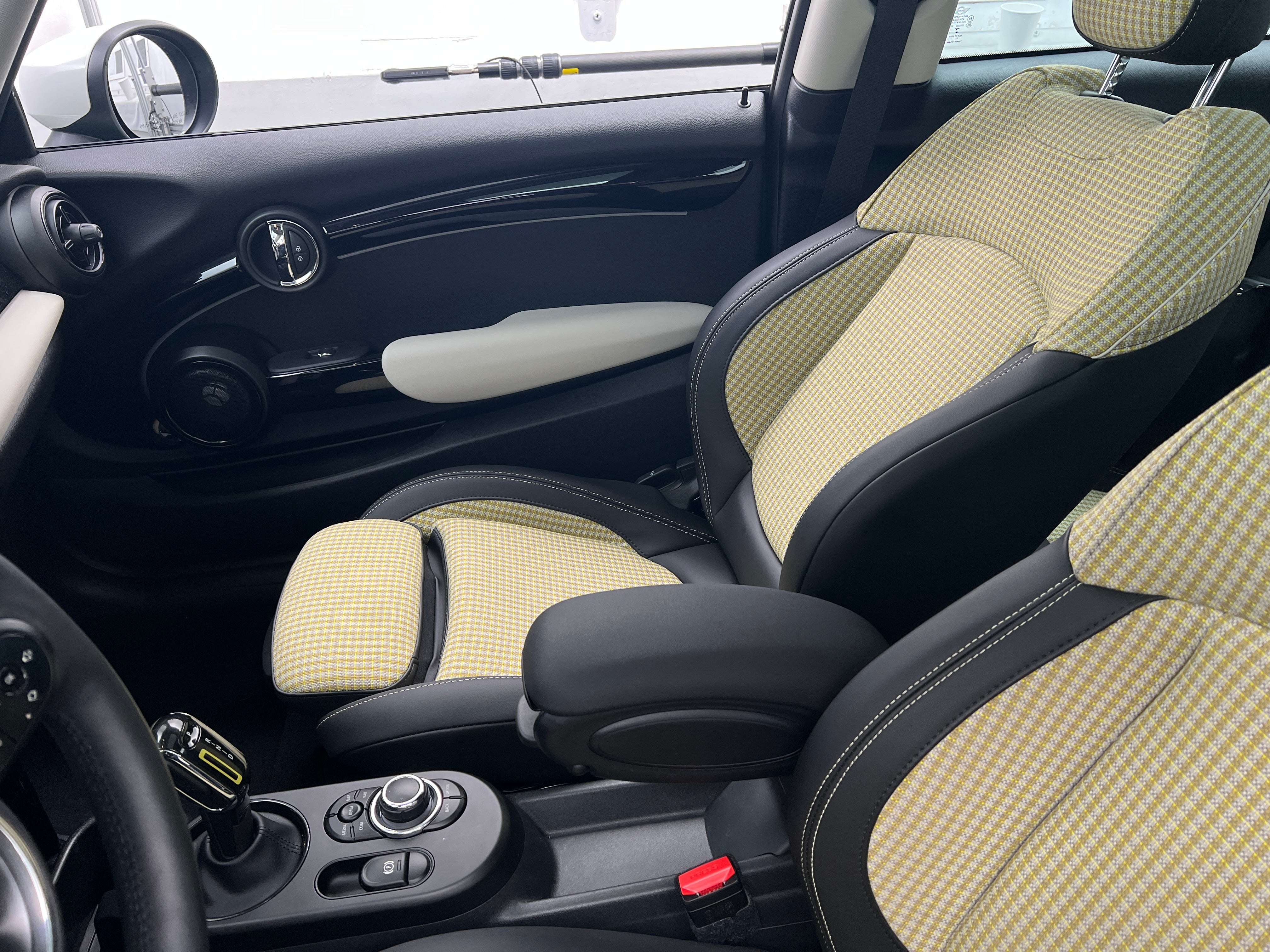 2023 MINI Cooper Hardtop SE 2