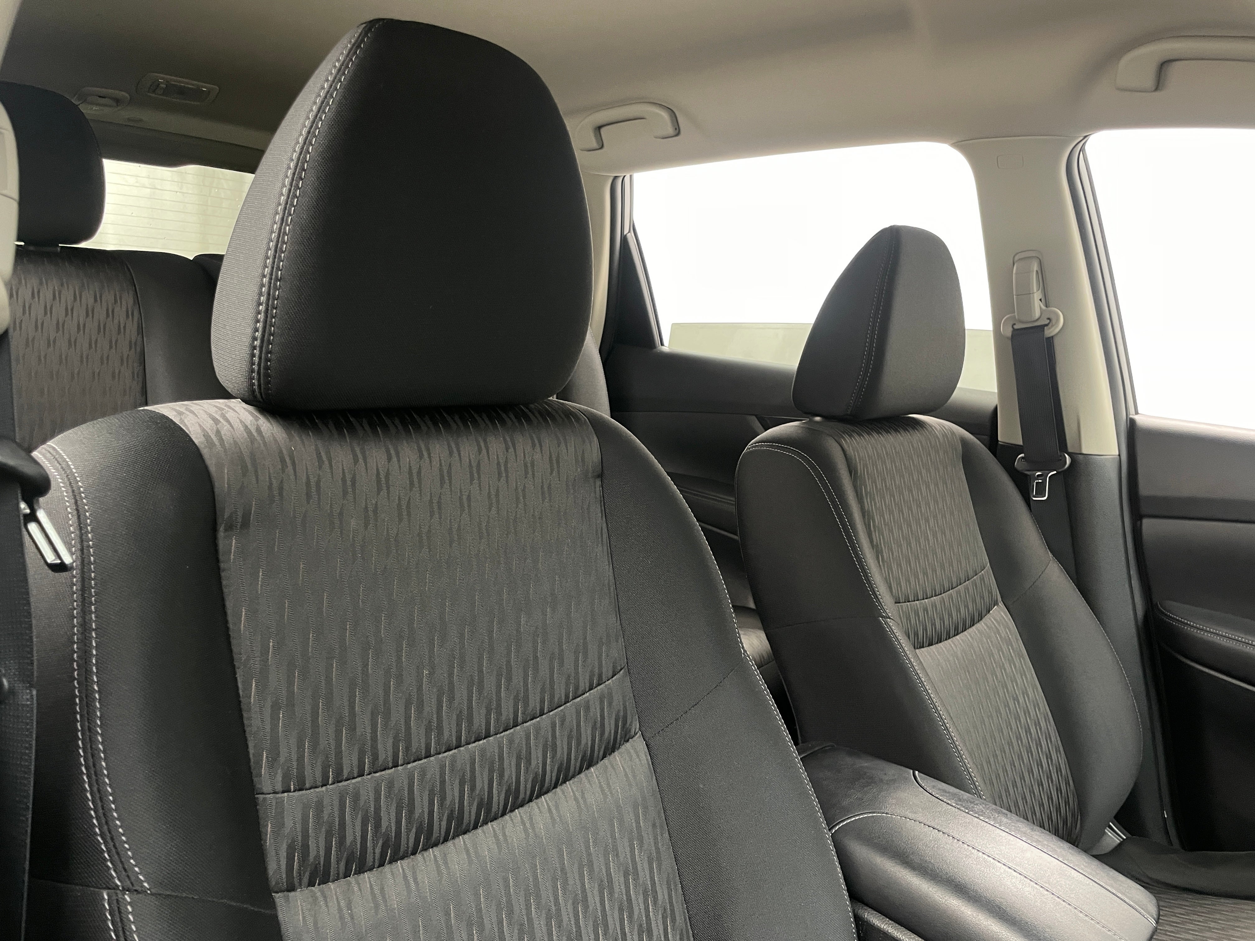2017 Nissan Rogue SV 2