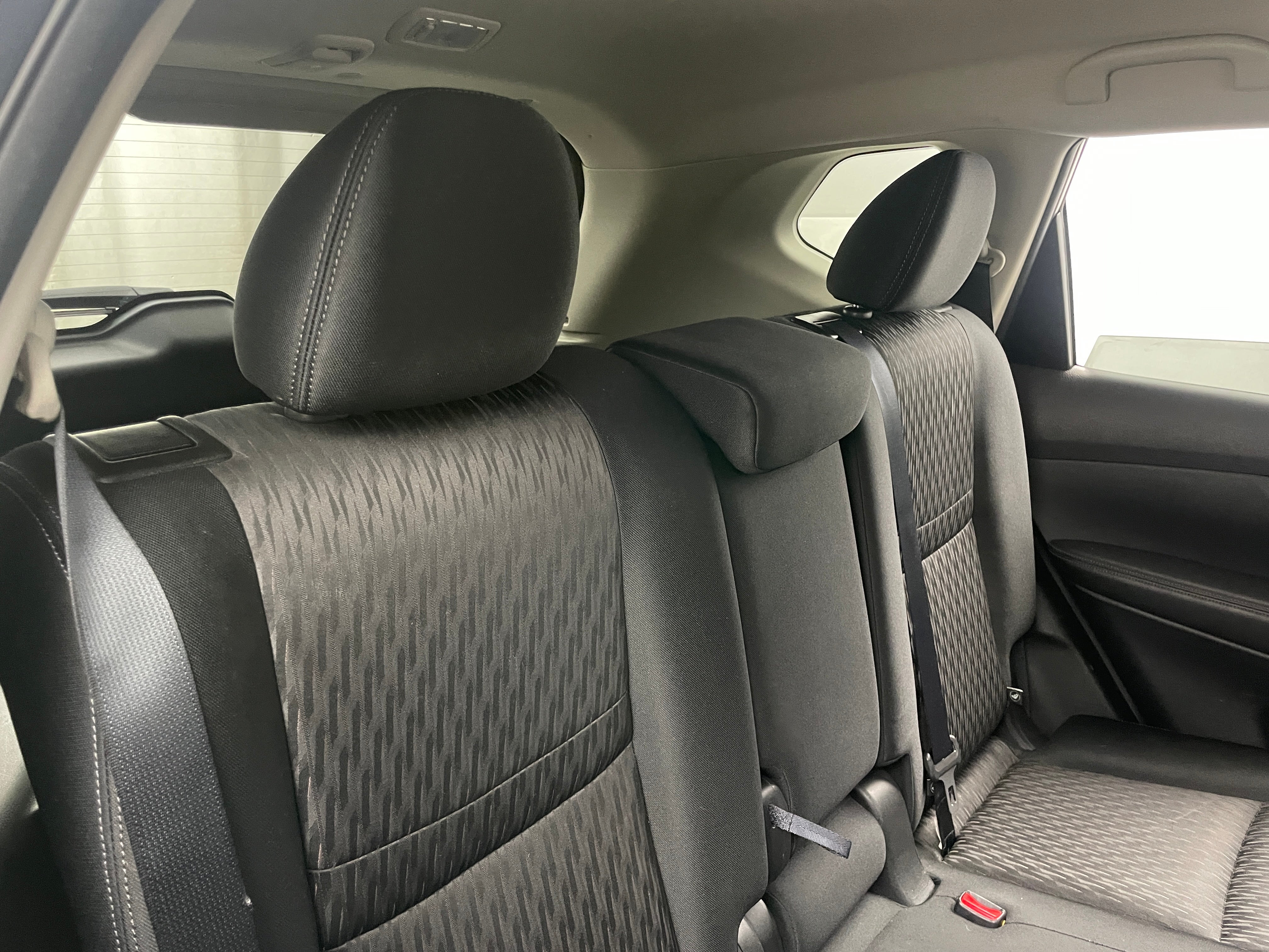 2017 Nissan Rogue SV 6