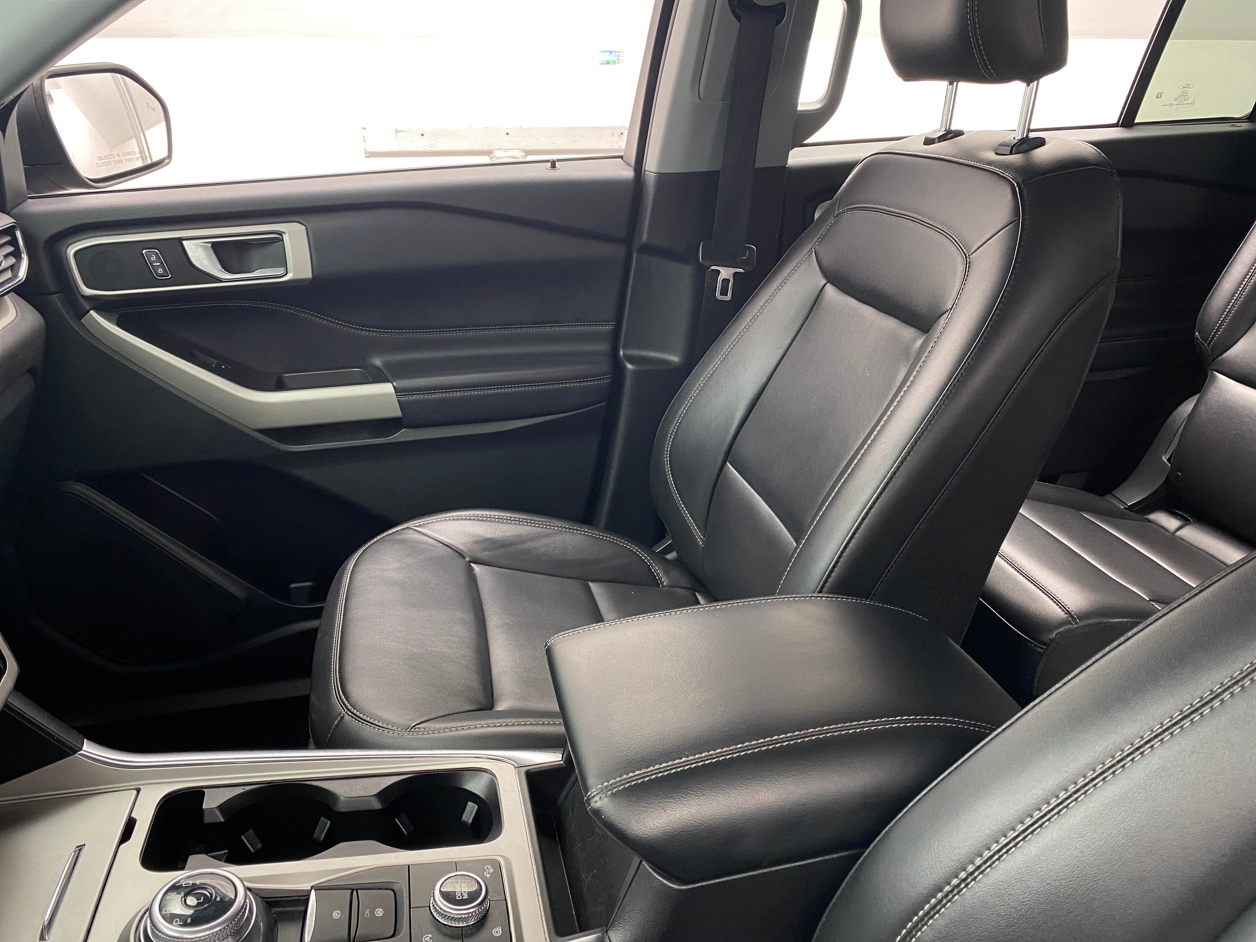 2024 Ford Explorer XLT 2