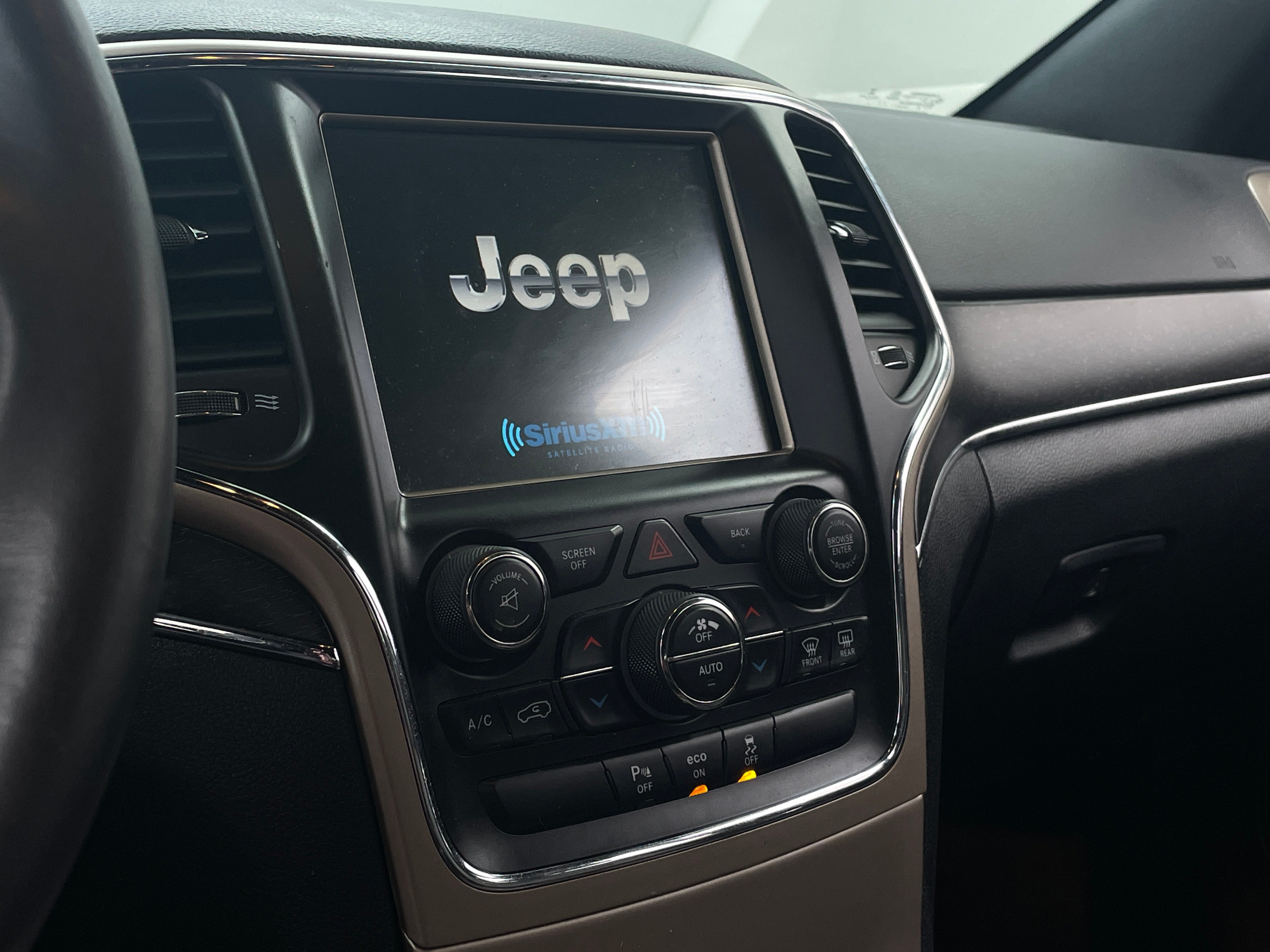 2015 Jeep Grand Cherokee Limited Edition 3