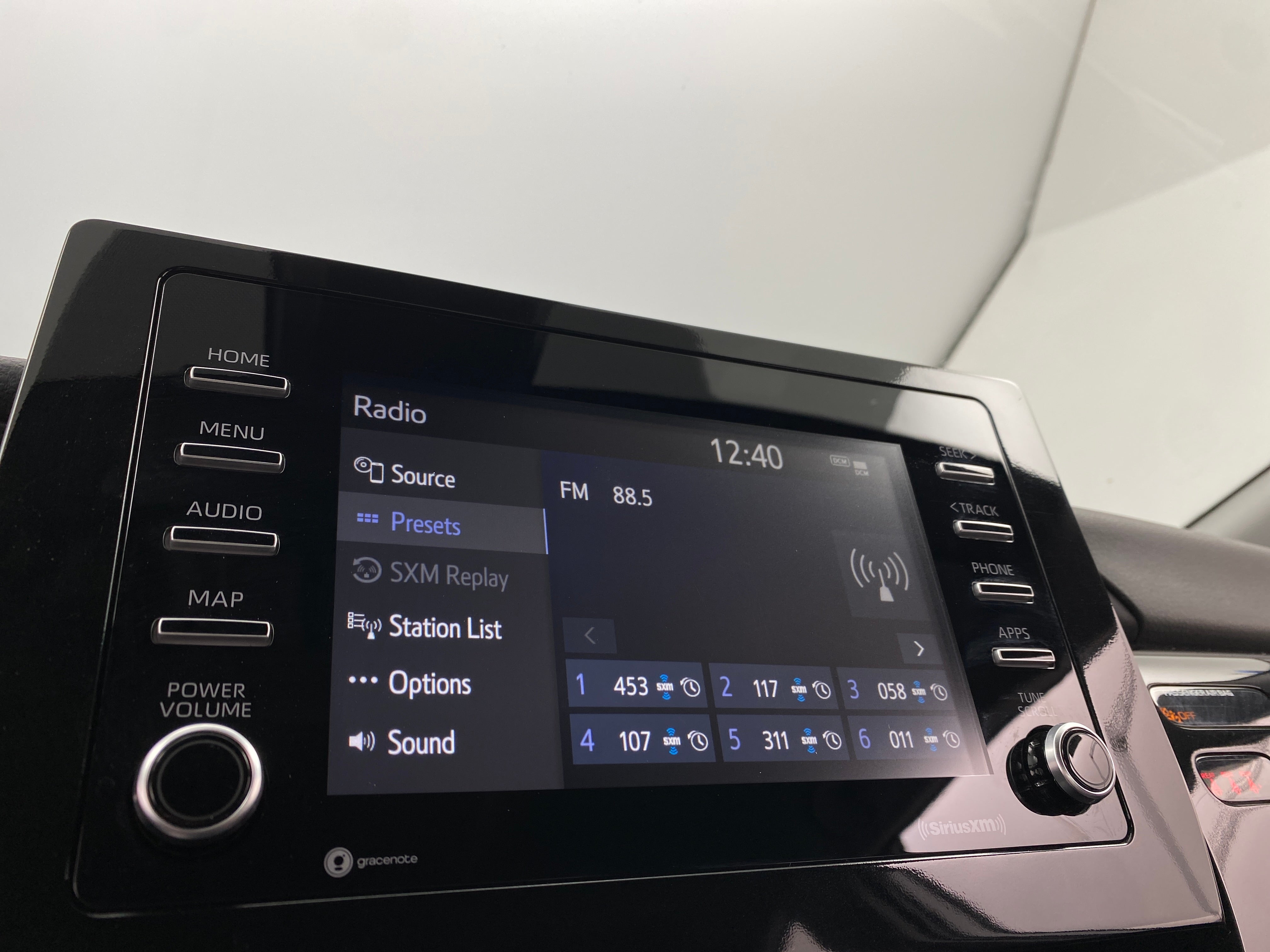 2024 Toyota Camry SE 4