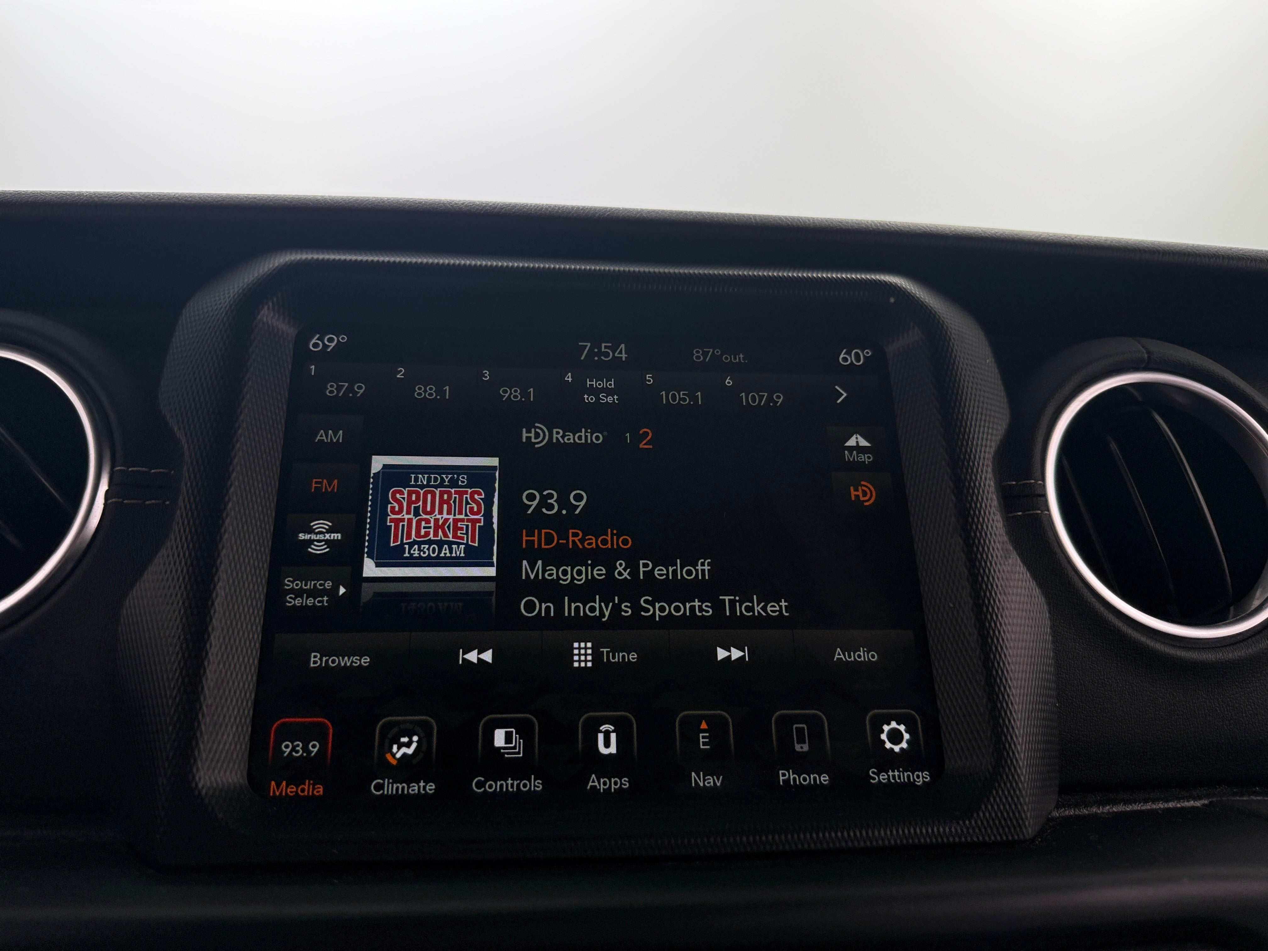 2022 Jeep Wrangler Unlimited Sahara 4xe 3
