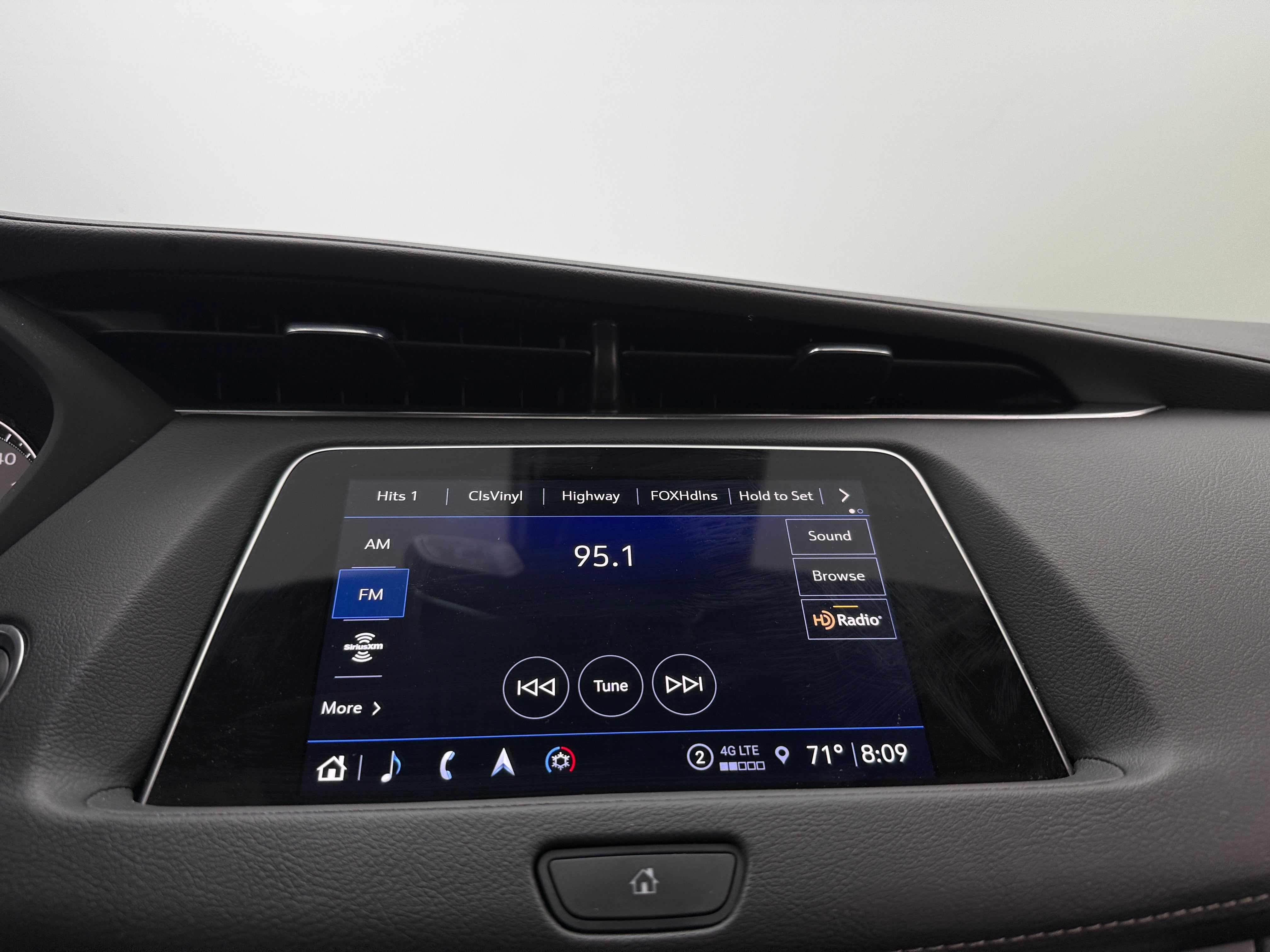 2022 Cadillac XT4 Premium Luxury 3