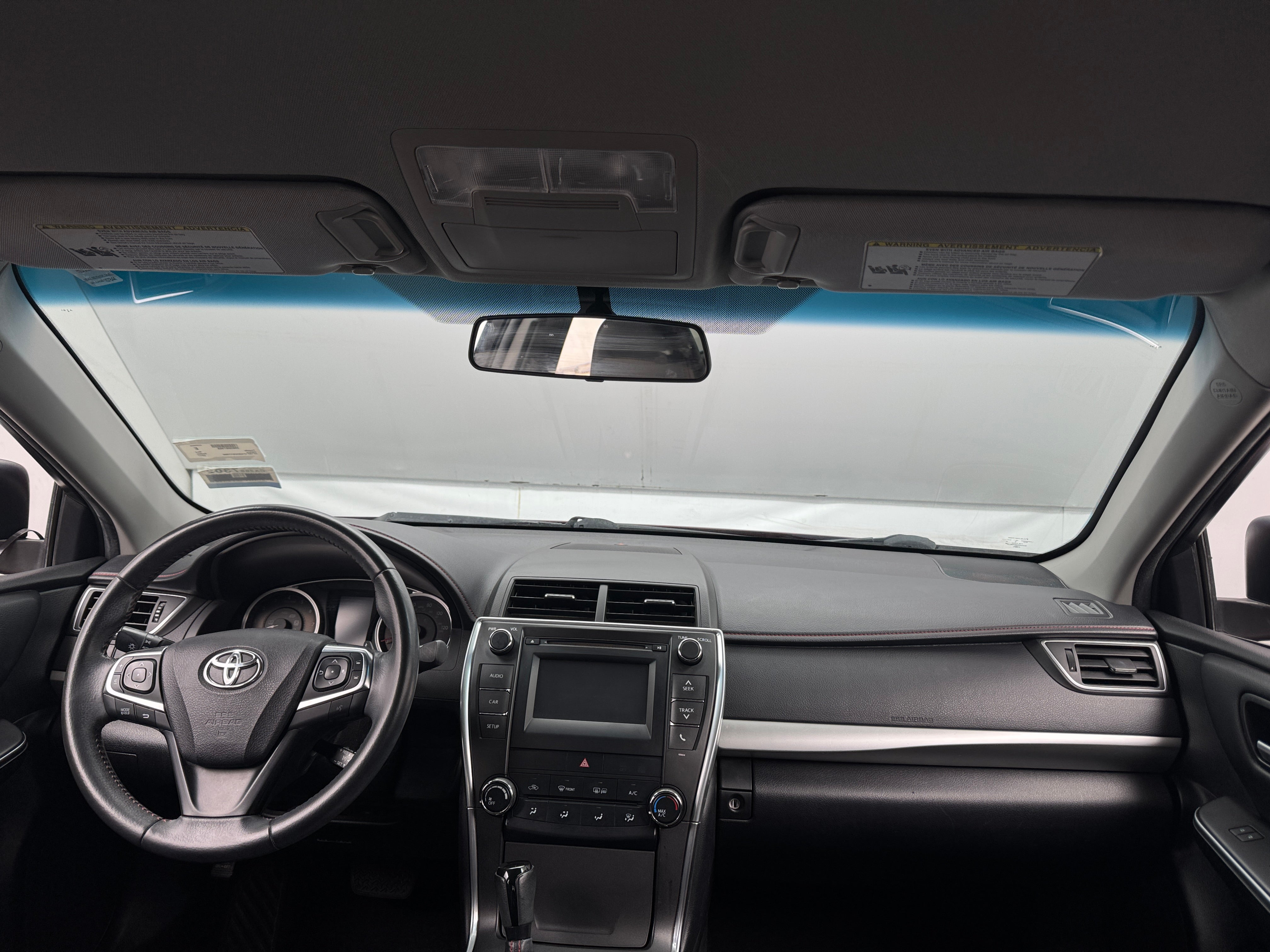2017 Toyota Camry SE 2