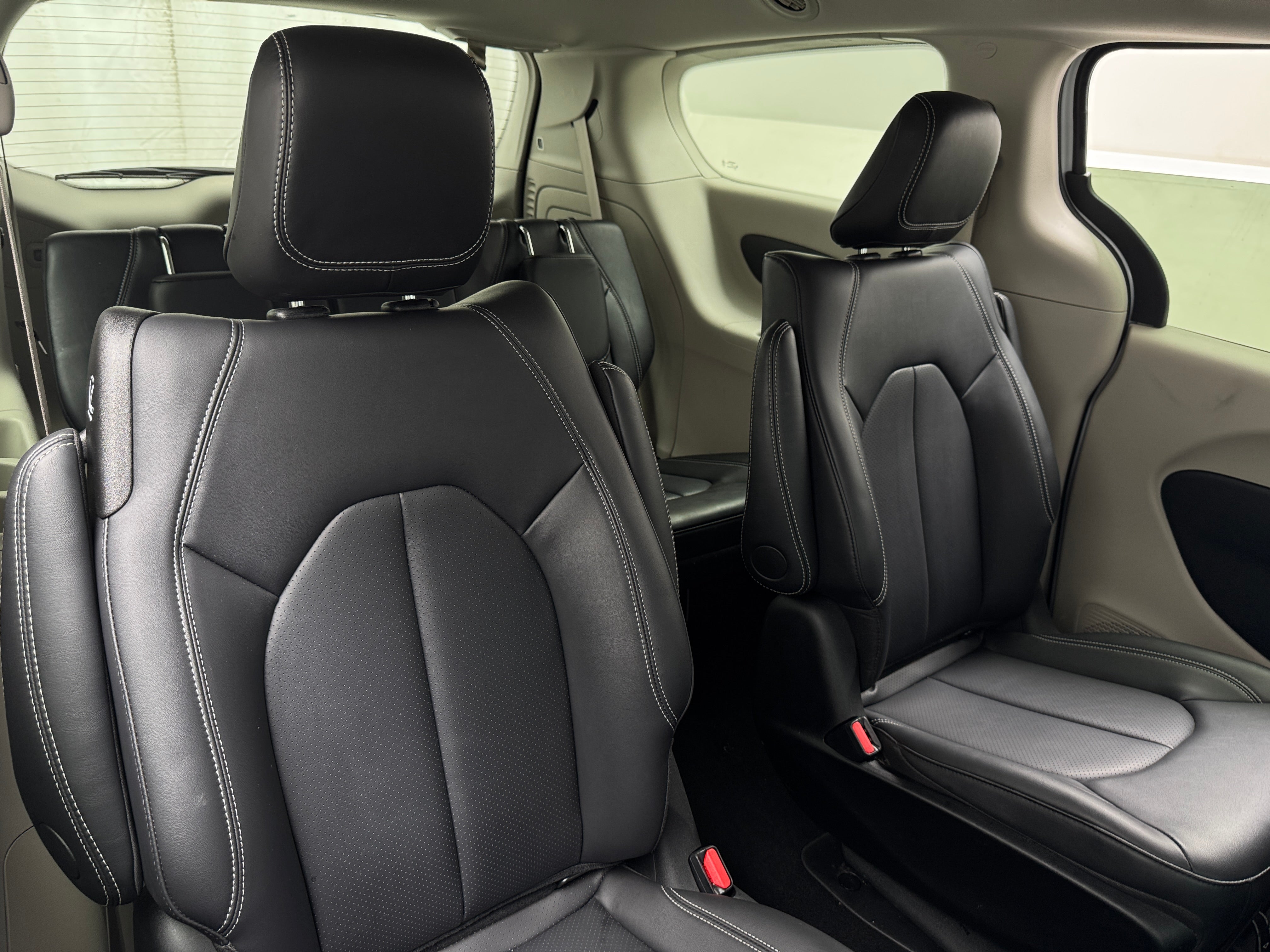 2024 Chrysler Pacifica Hybrid Select 5