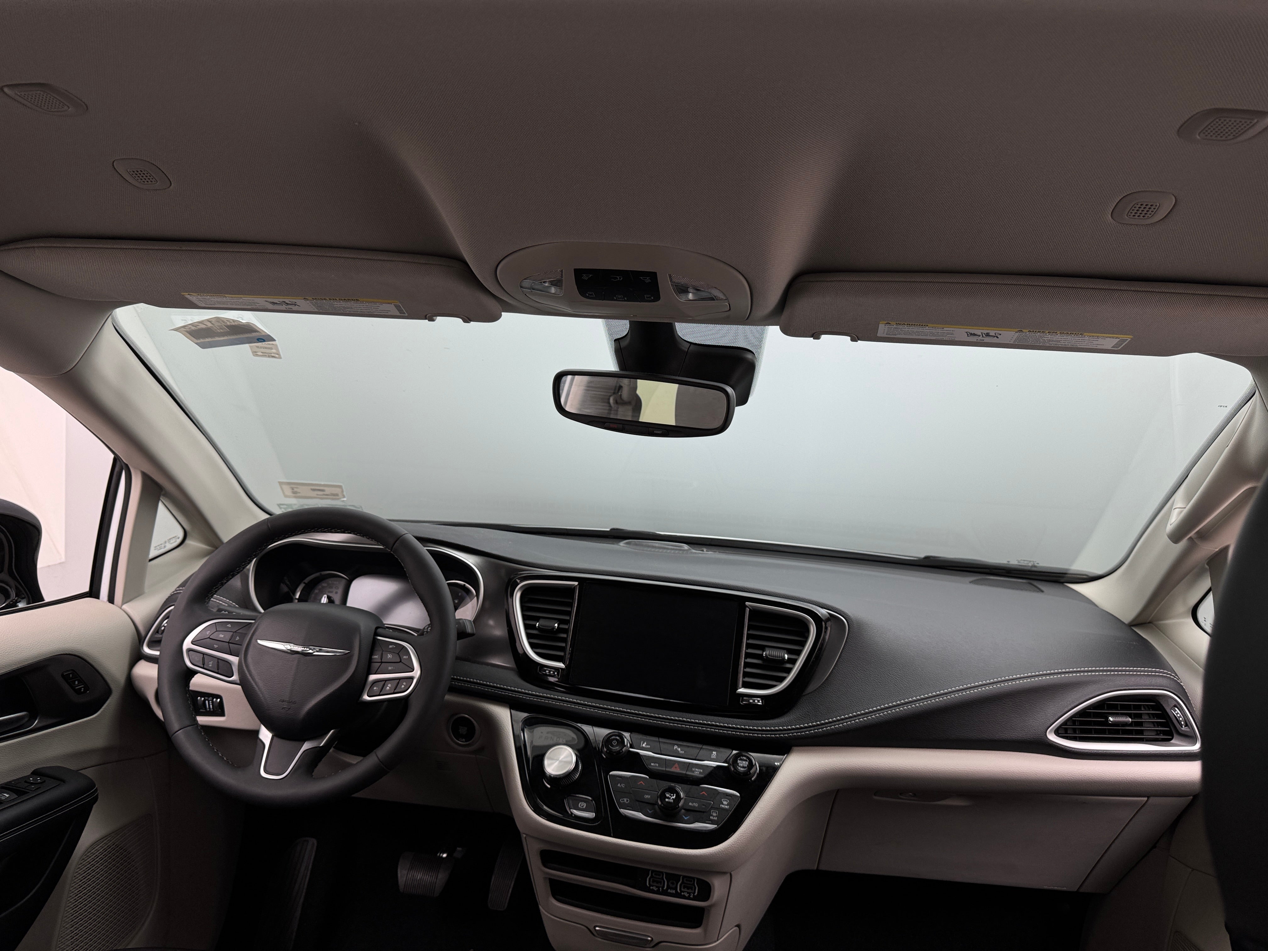 2024 Chrysler Pacifica Hybrid Select 2
