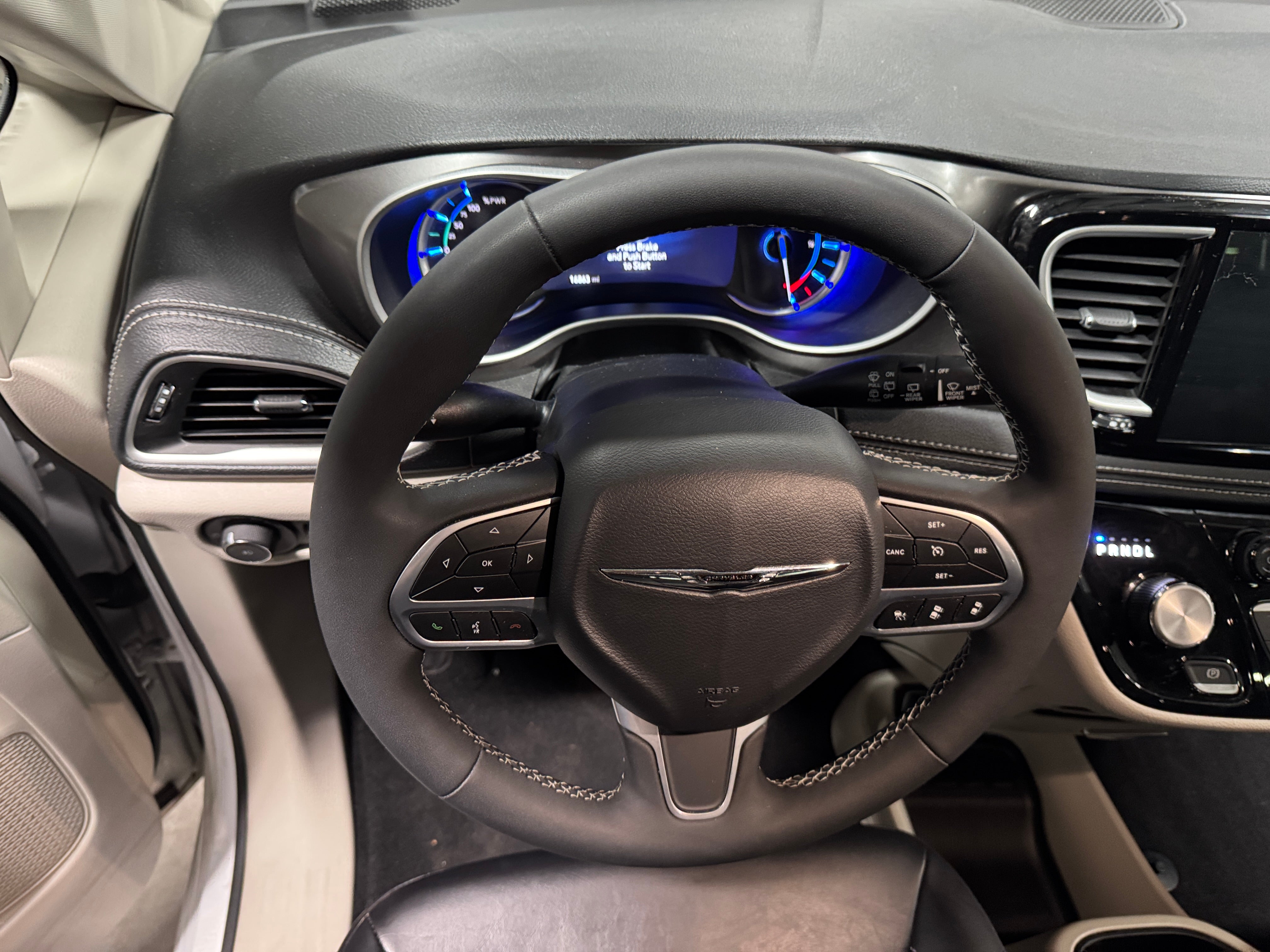 2024 Chrysler Pacifica Hybrid Select 4