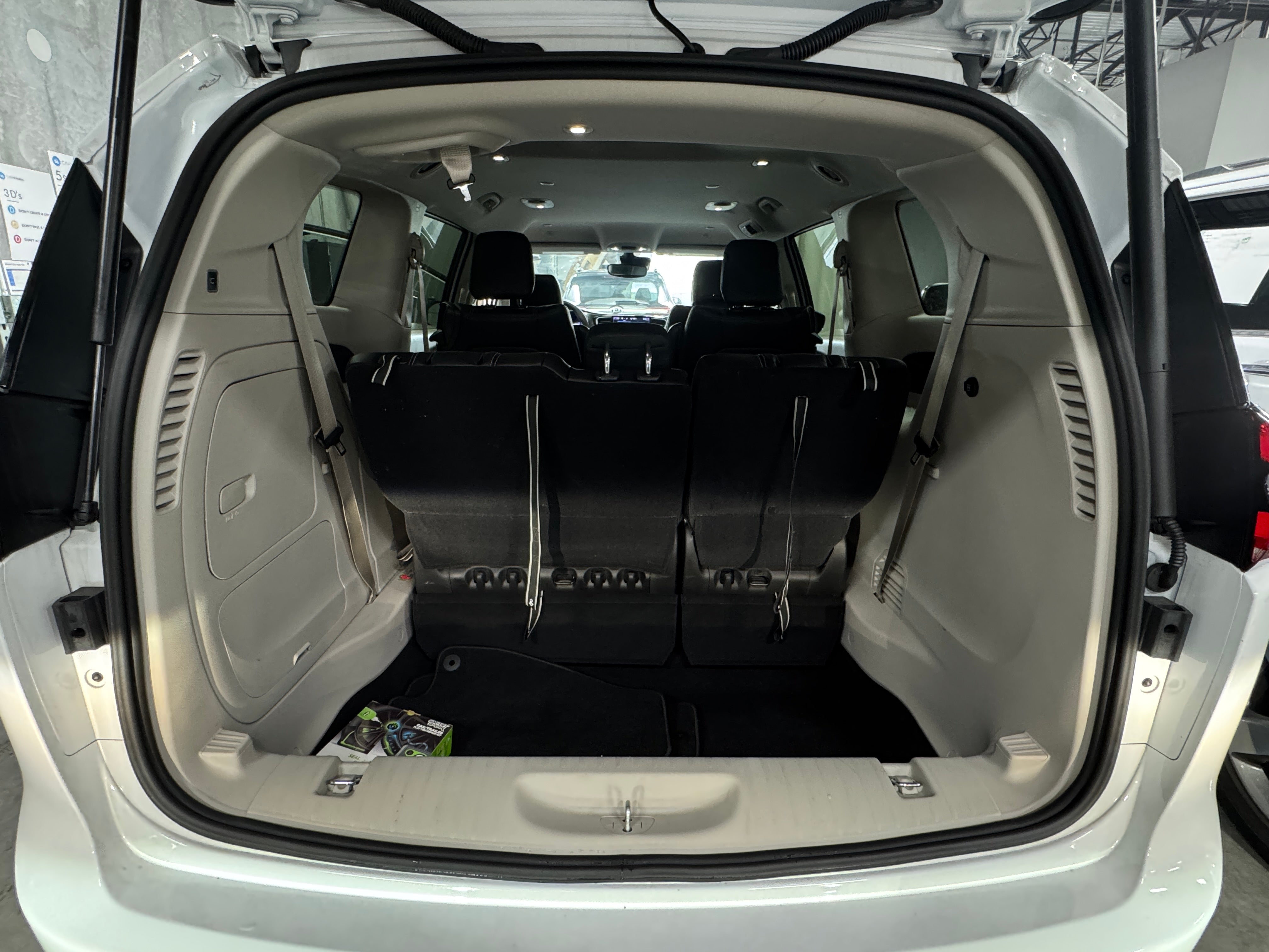 2024 Chrysler Pacifica Hybrid Select 6
