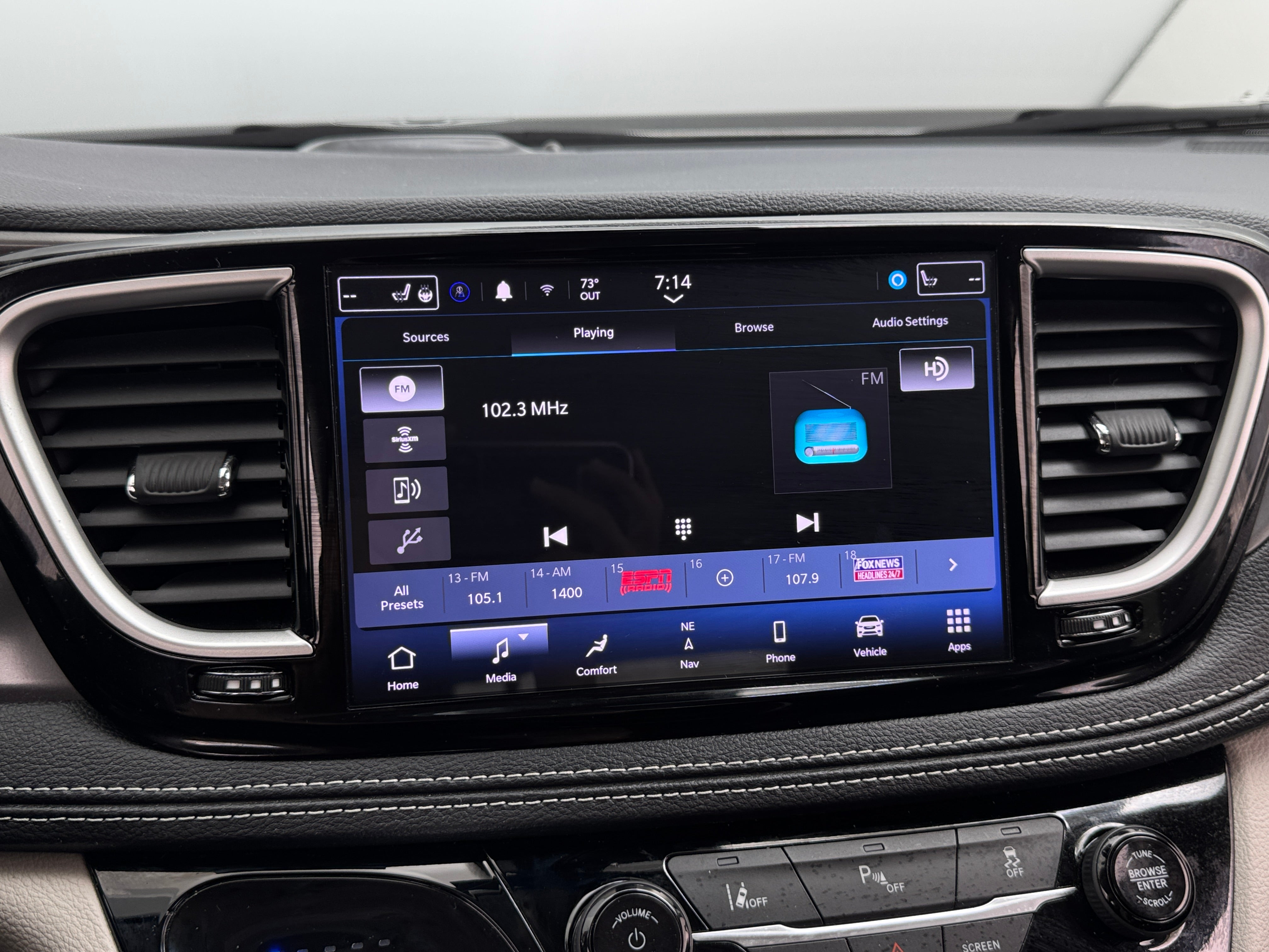 2024 Chrysler Pacifica Hybrid Select 3