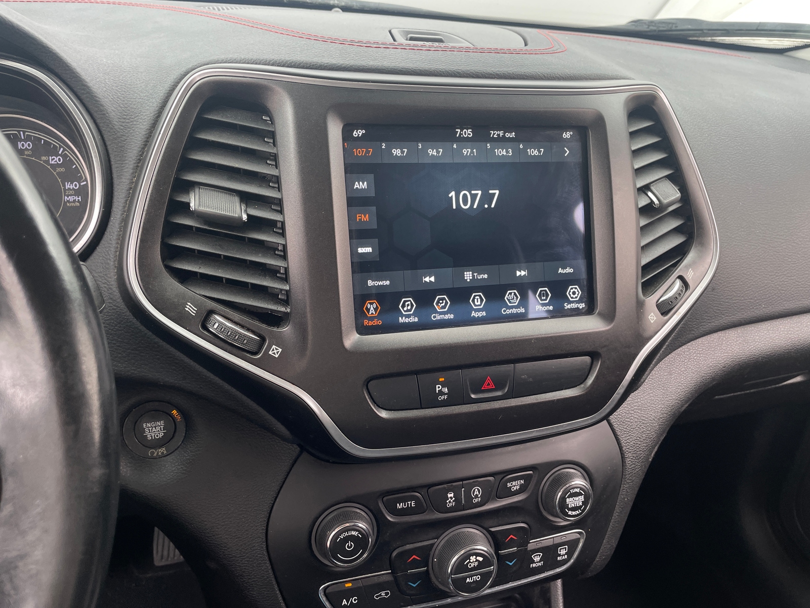 Thumbnail: 2020 Jeep Cherokee - 3
