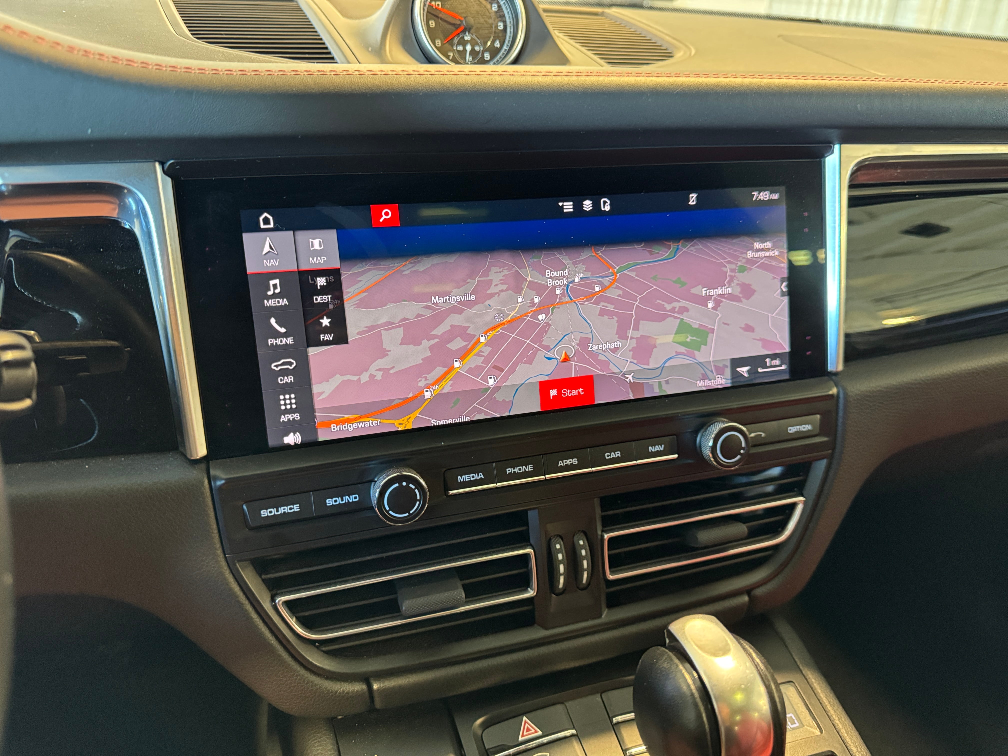 2021 Porsche Macan Base 3