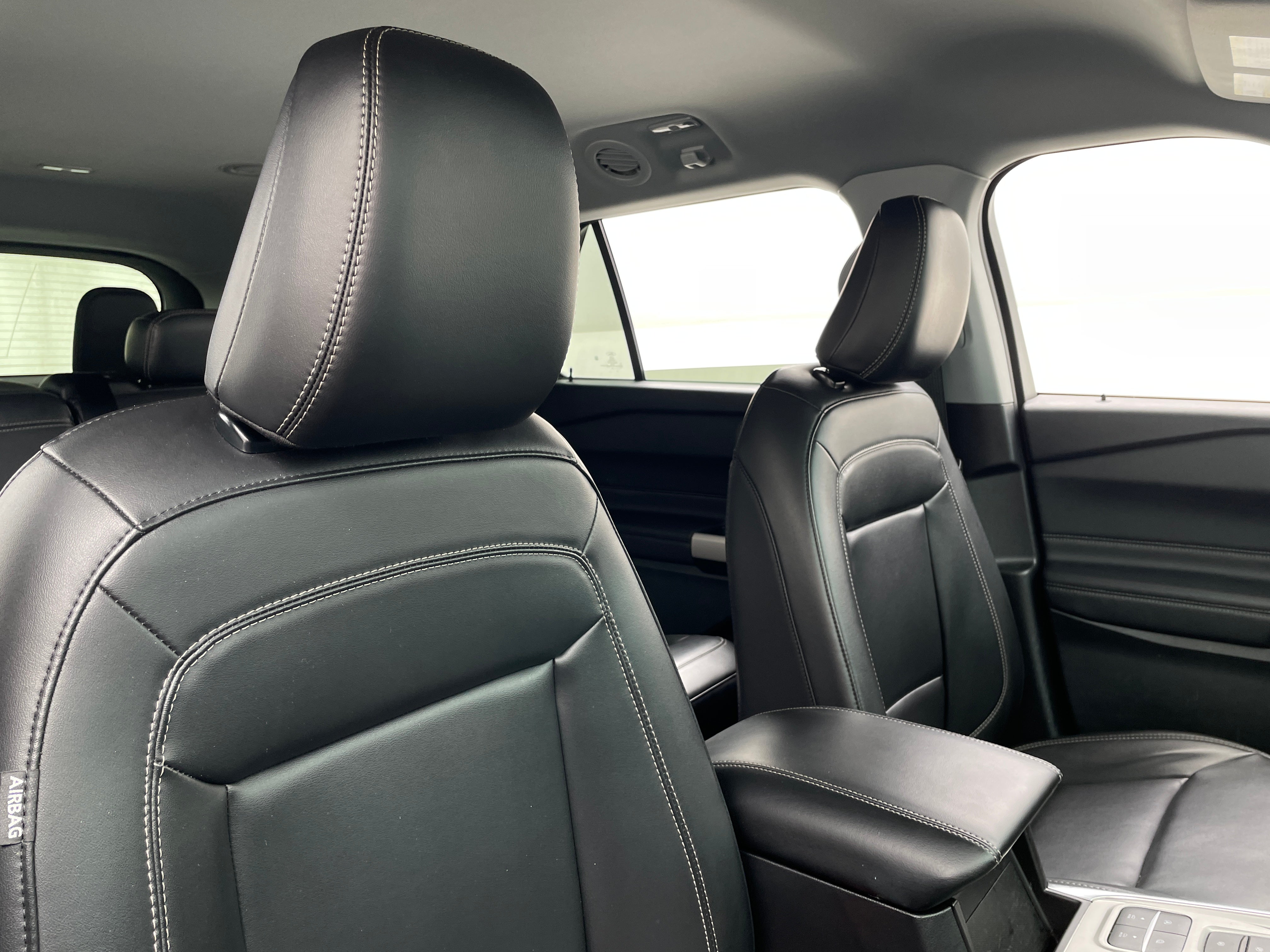 2024 Ford Explorer XLT 2