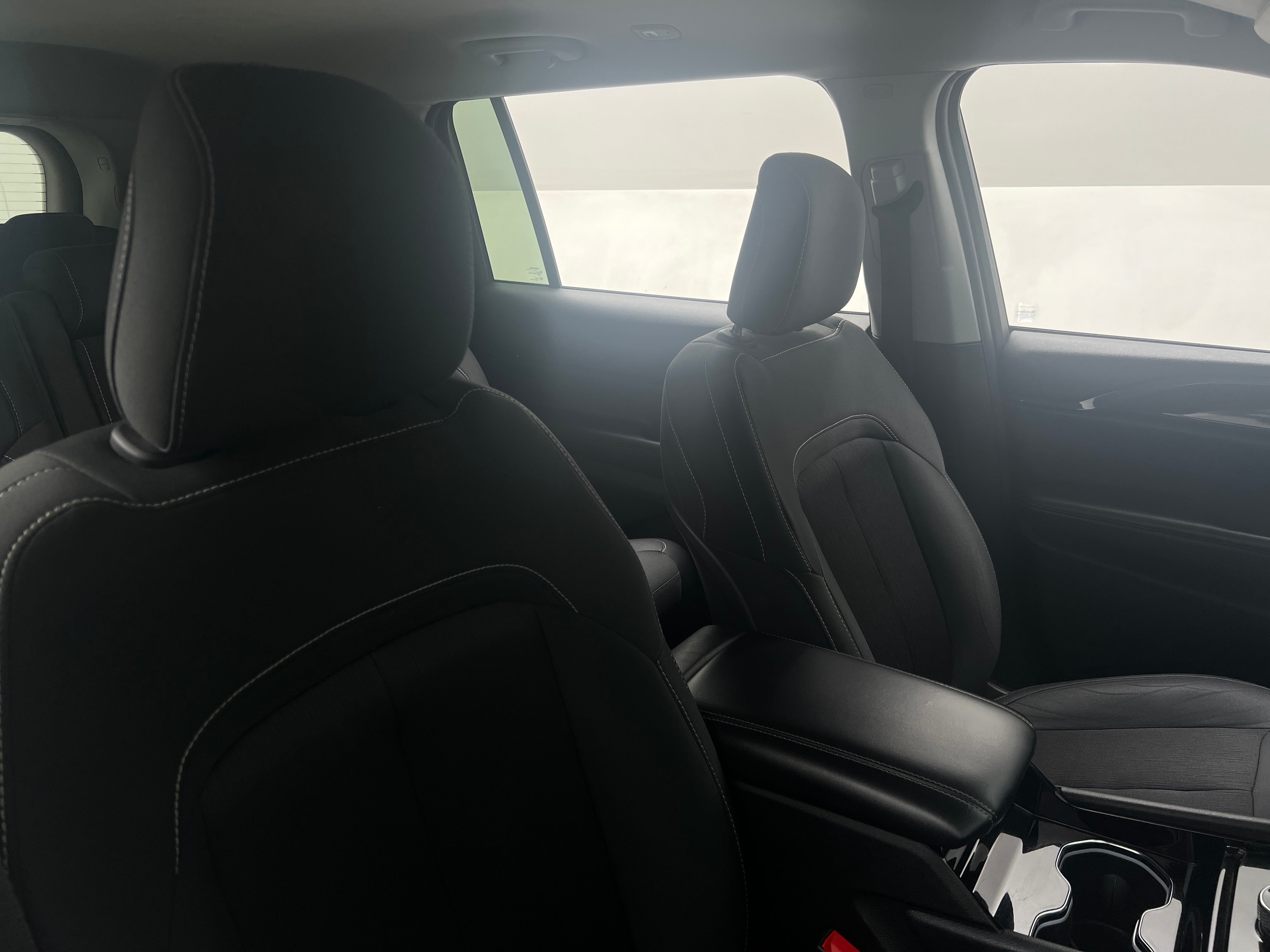 2023 Jeep Grand Cherokee L Laredo 2