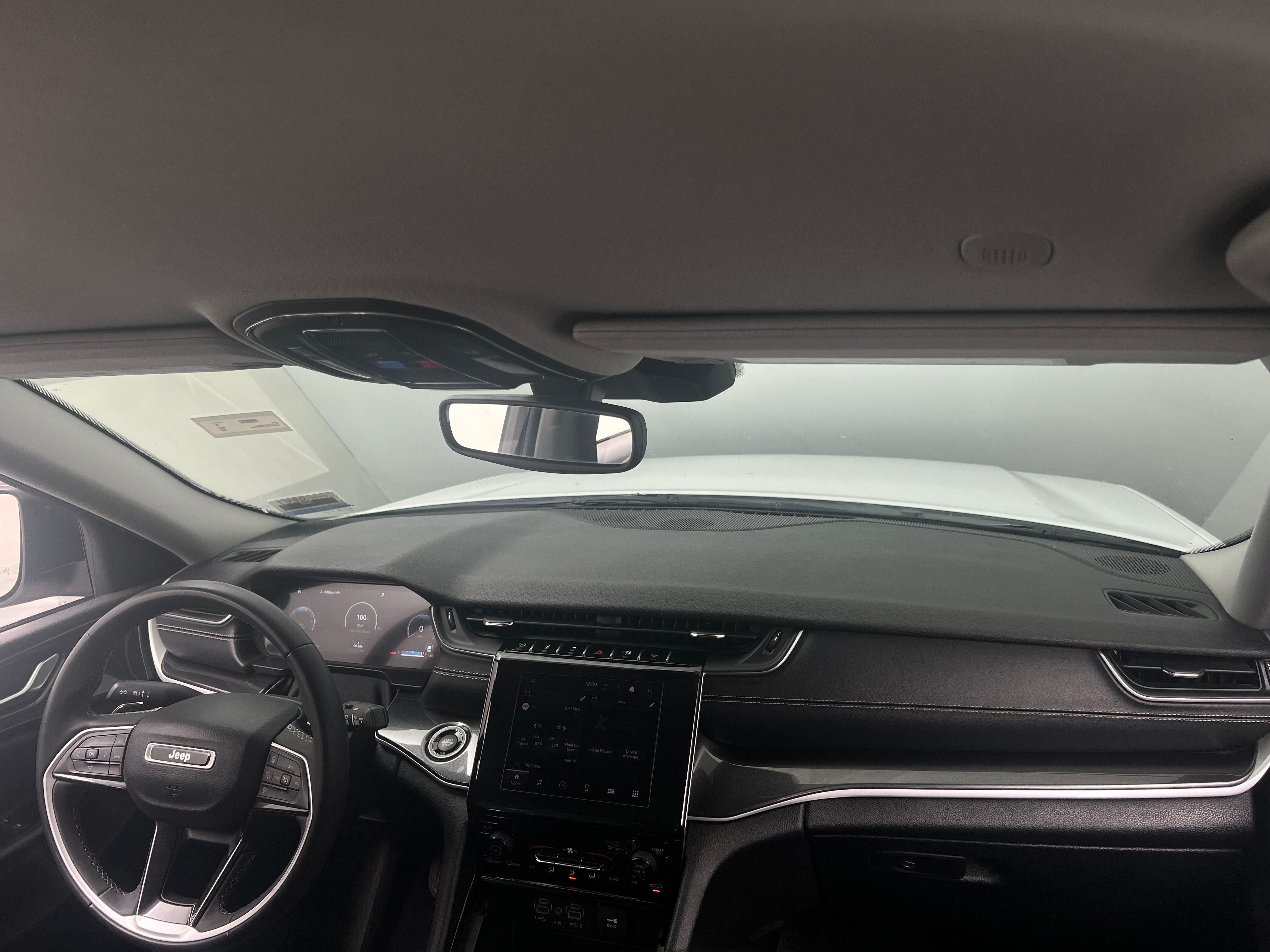 2023 Jeep Grand Cherokee L Laredo 3